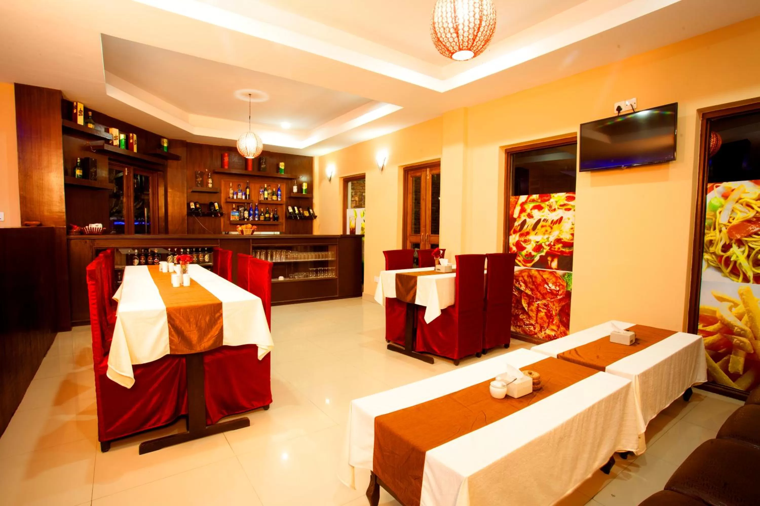 Restaurant/places to eat in Hotel Dream City