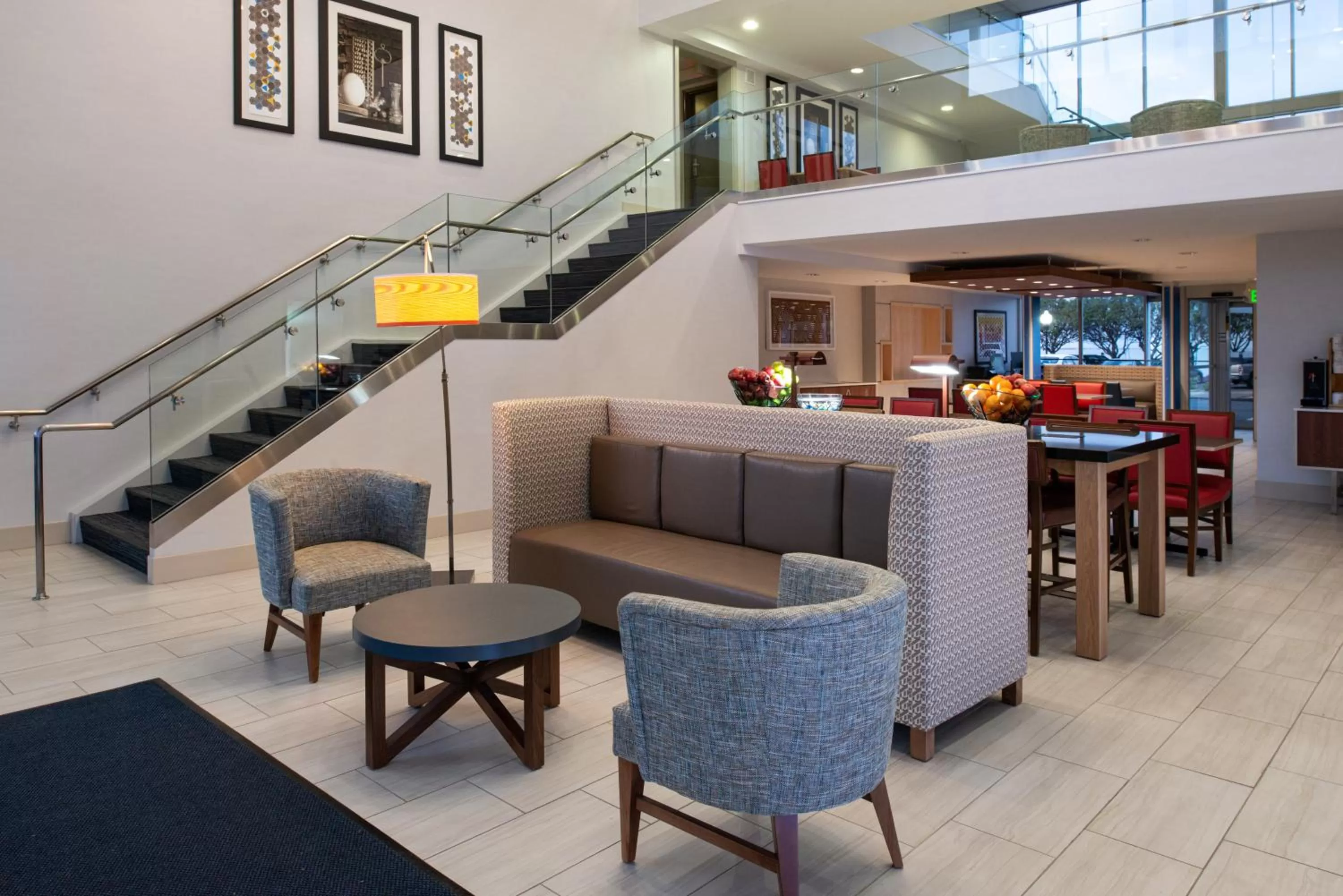 Lobby or reception in Holiday Inn Express San Francisco Airport South by IHG