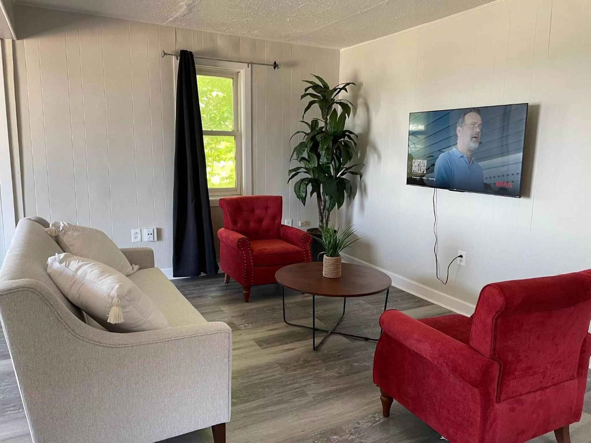 Living room in Randolph Hotel