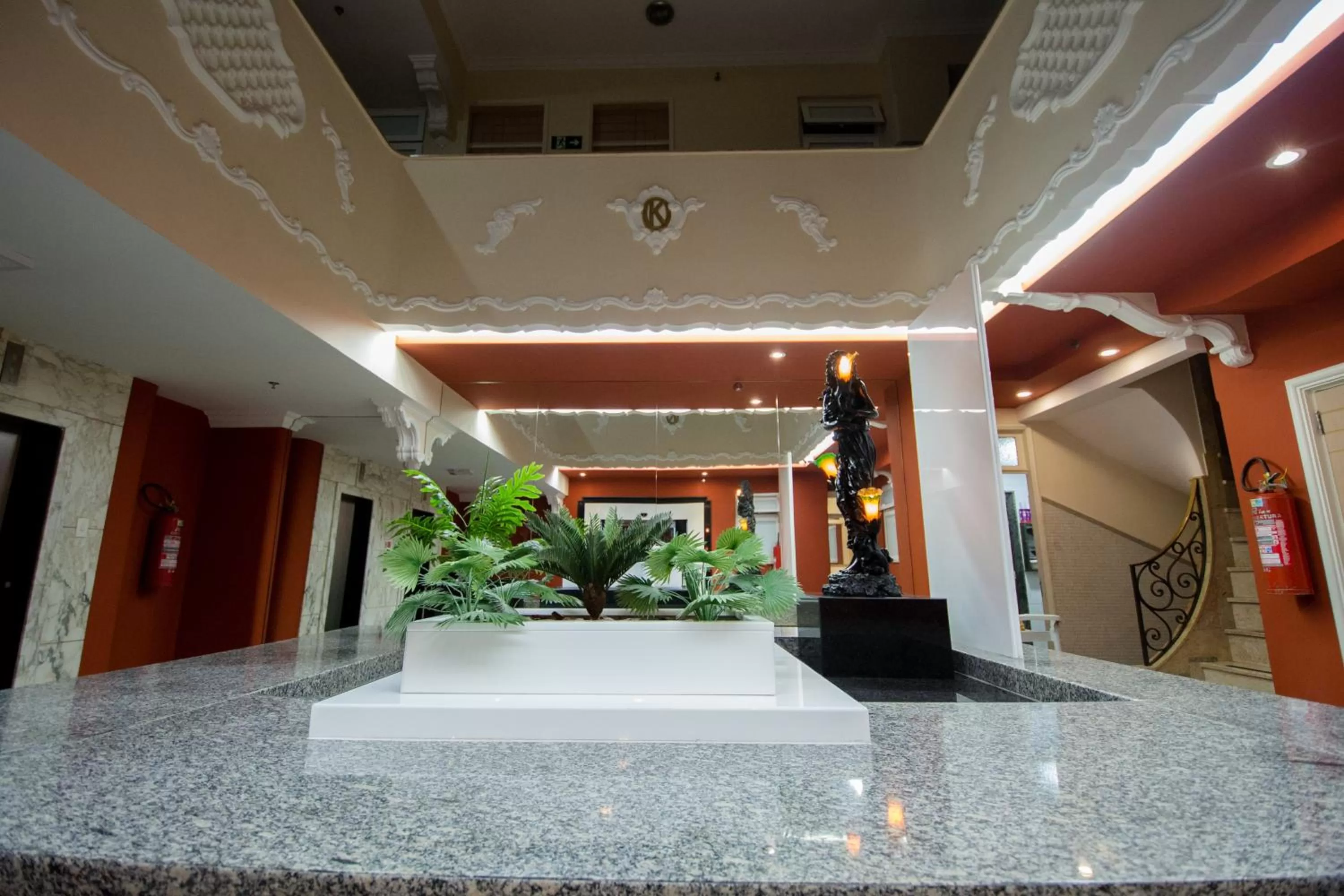 Restaurant/places to eat in Hotel OK