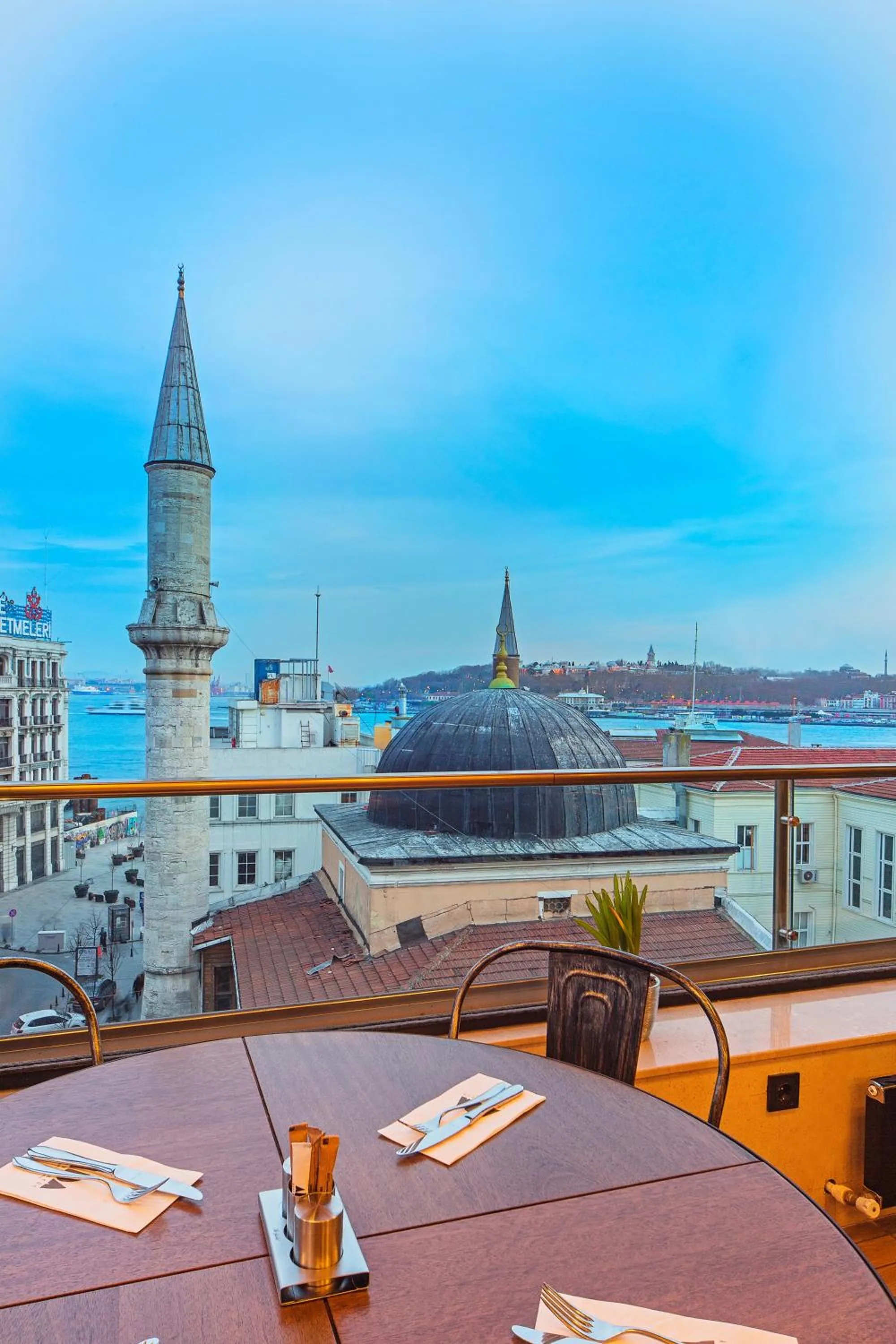 Restaurant/places to eat in Ada Karakoy Hotel - Special Category