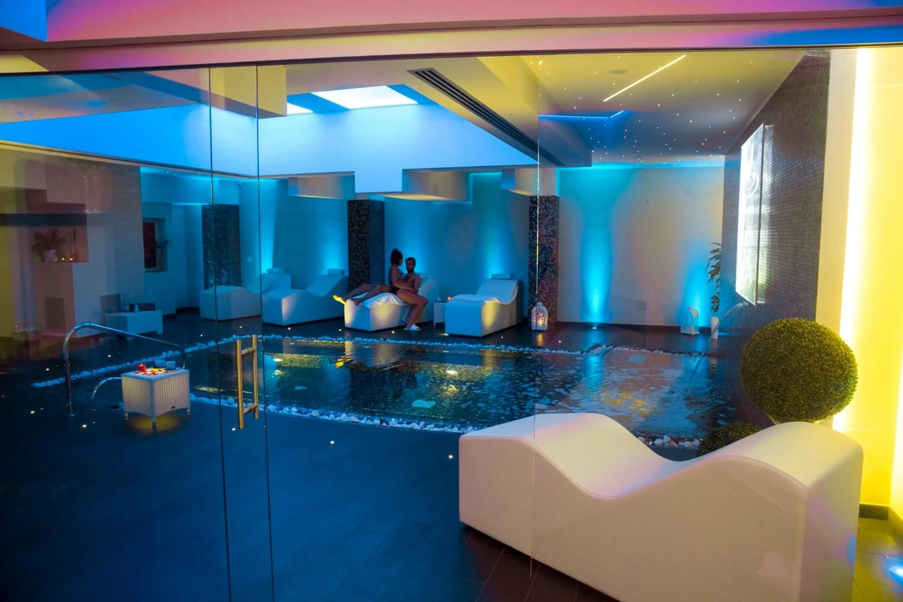 Swimming pool in Hotel Degli Ulivi