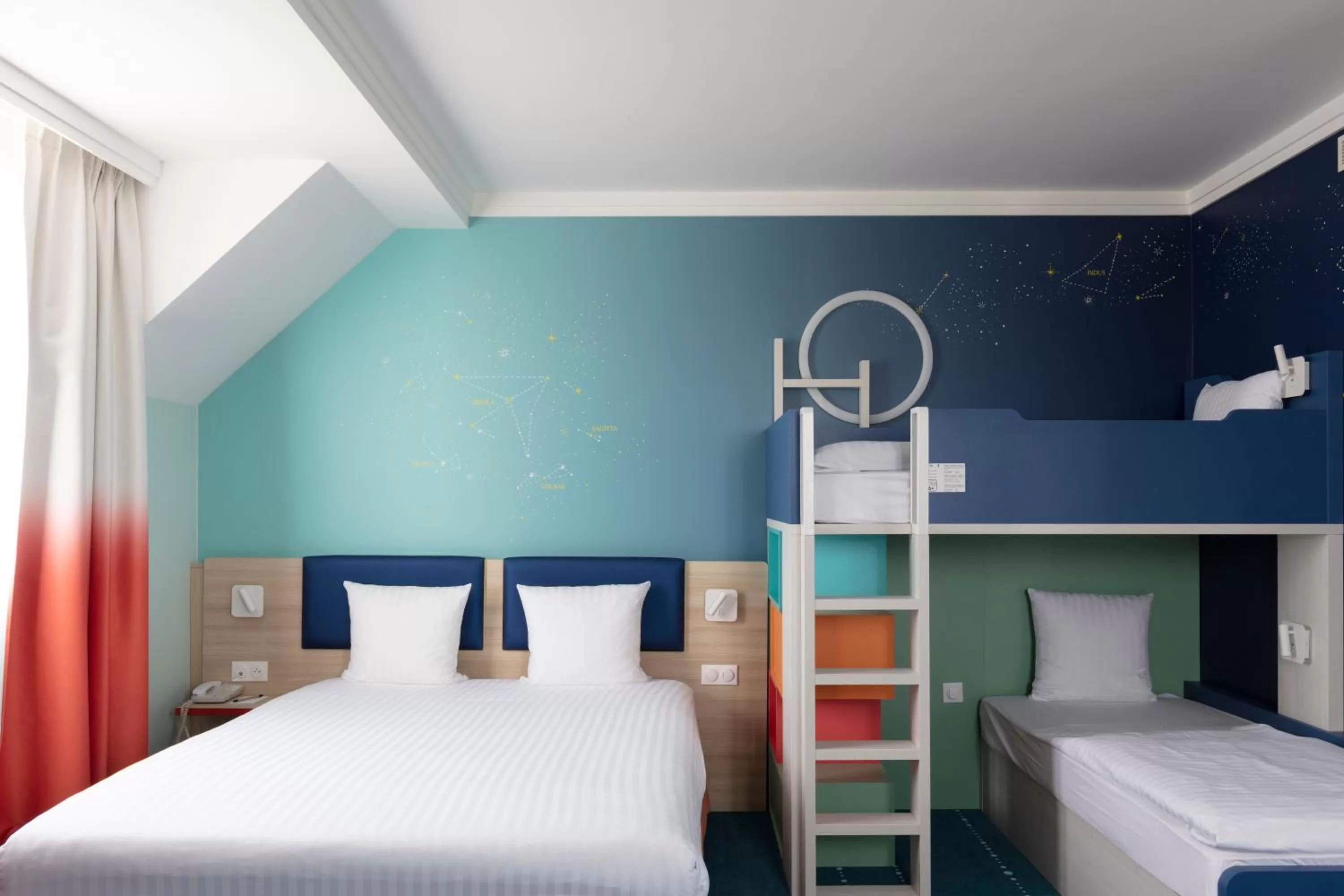 Family Suite 6 people with Swimming Pool Access in Grand Magic Hotel Marne La Vallée