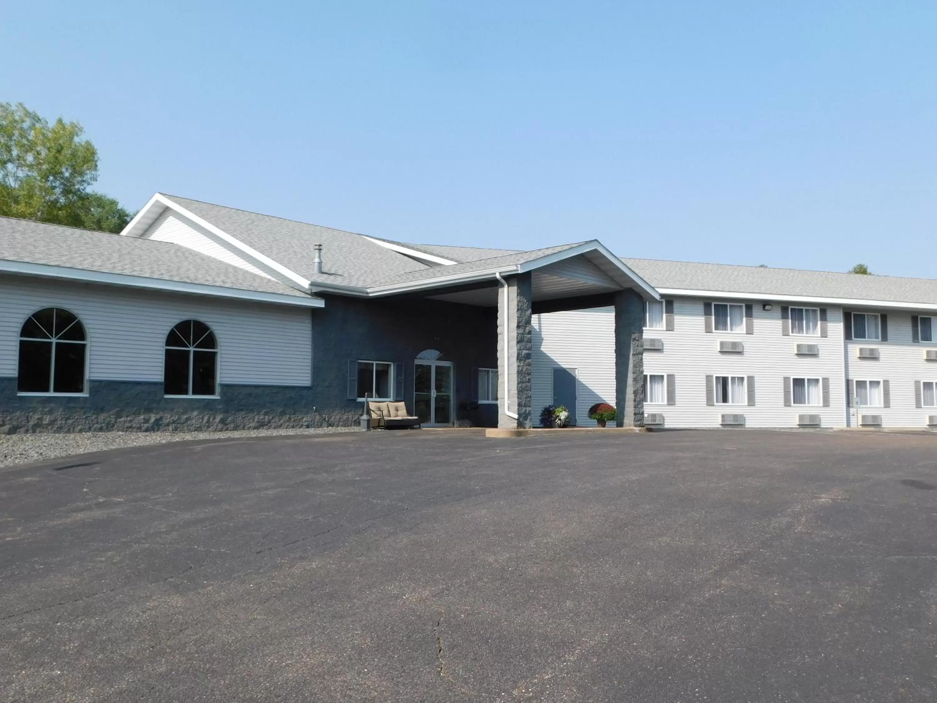 Facade/entrance in Northwoods Best Inn - Chetek