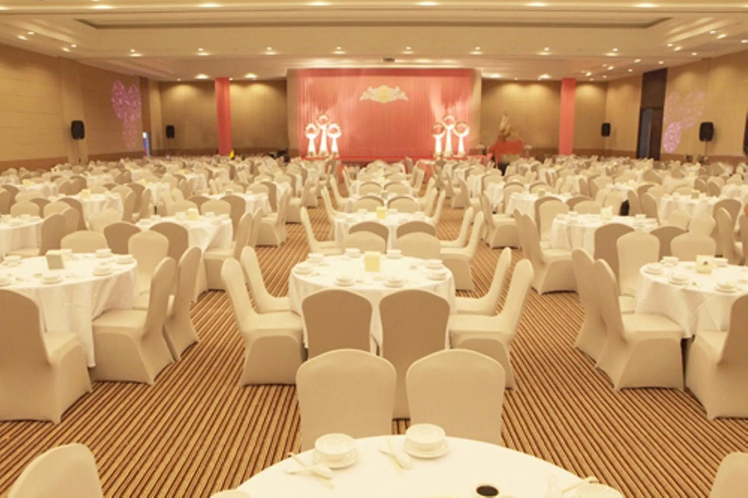 Business facilities in Golden City Rayong Hotel