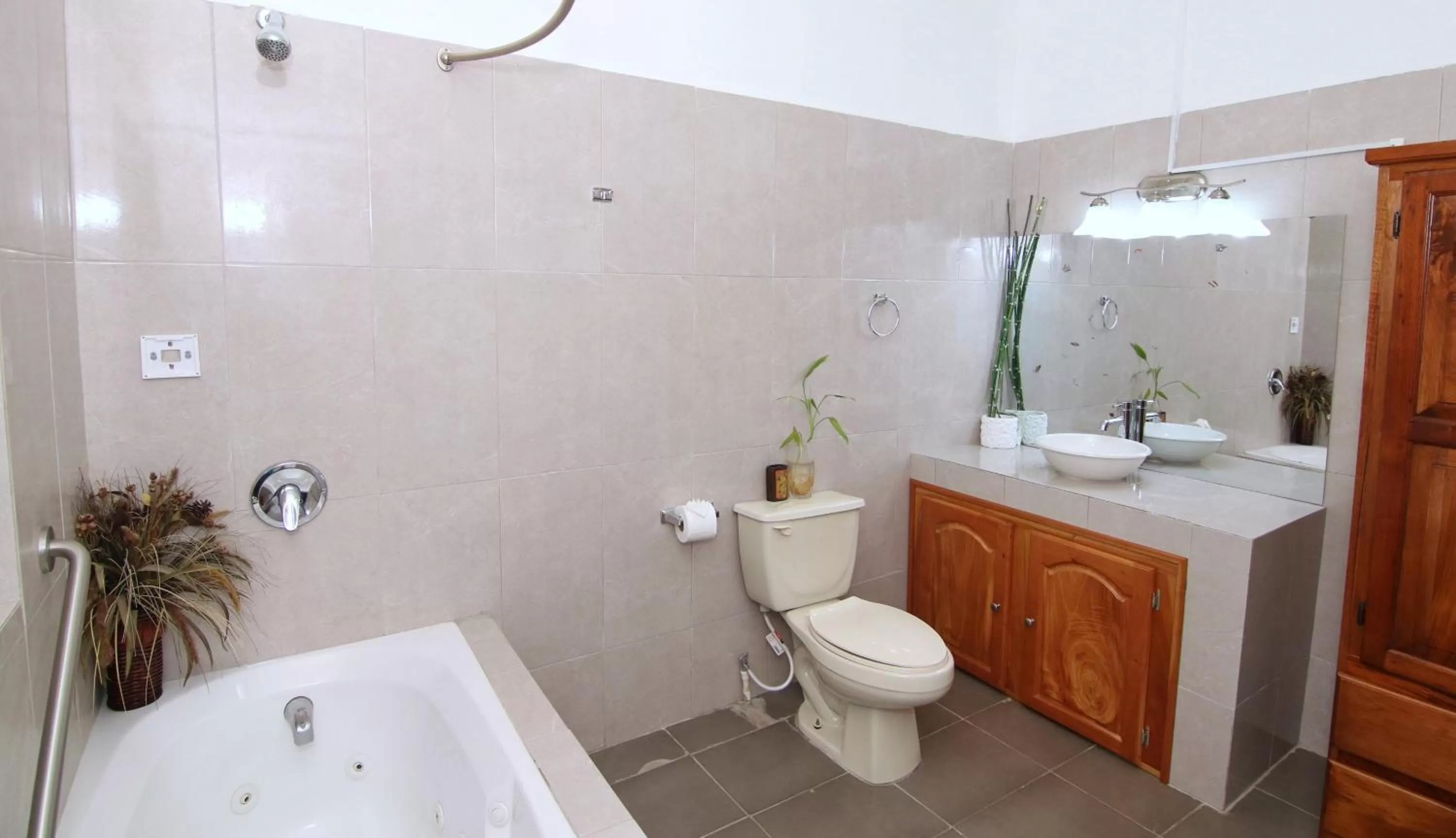 Bathroom in Rainforest Haven Inn