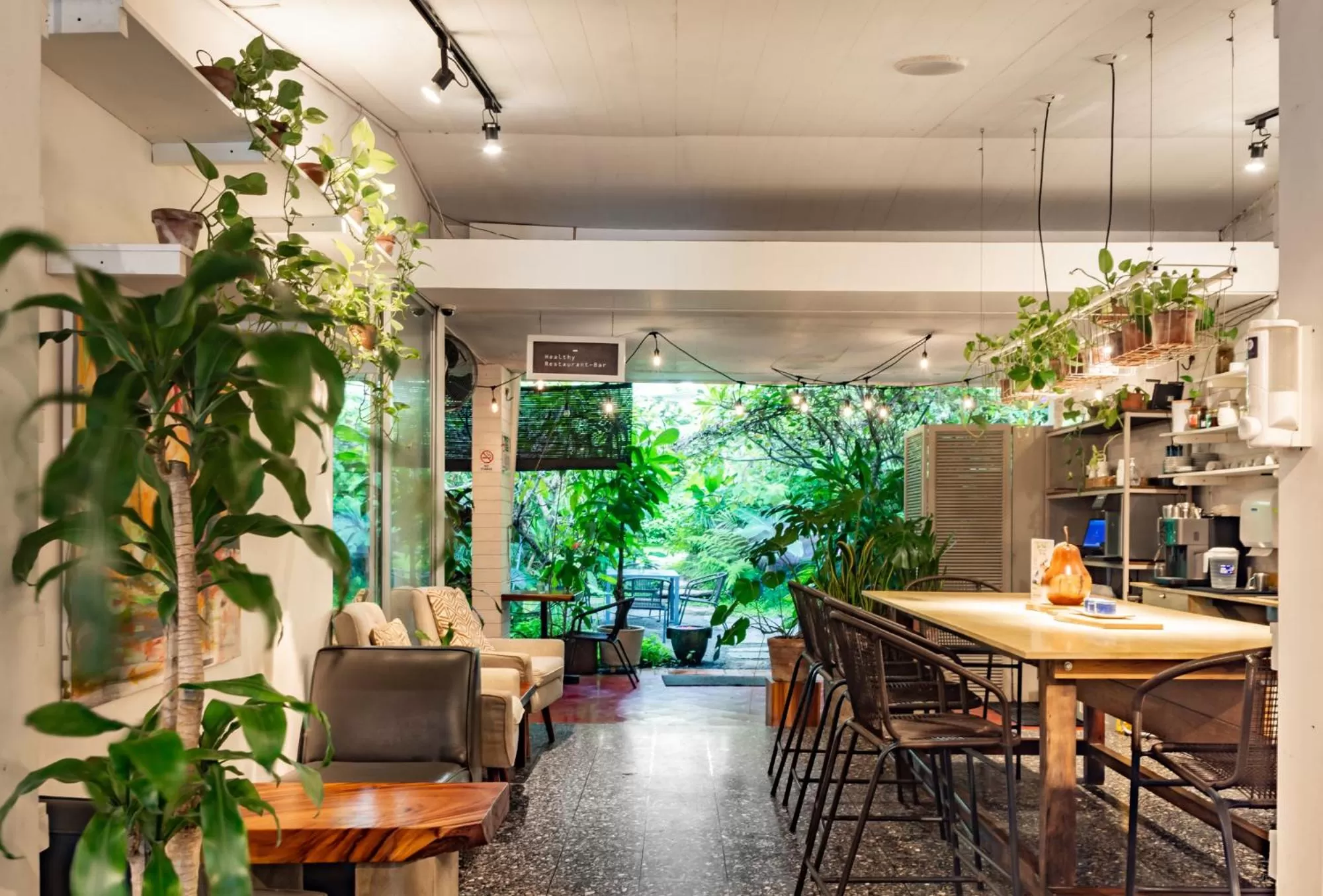 Restaurant/places to eat in Cinco Hotel B&B