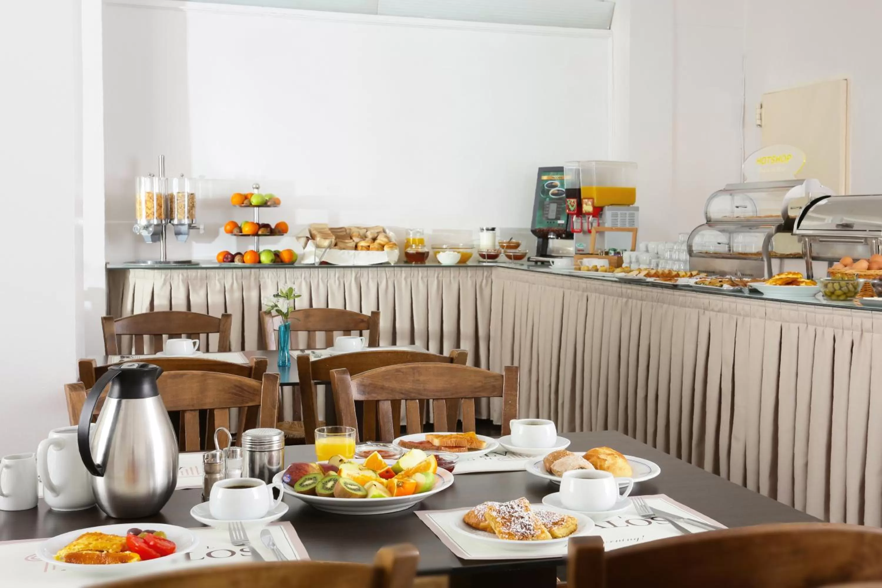 Food and drinks in Attalos Hotel