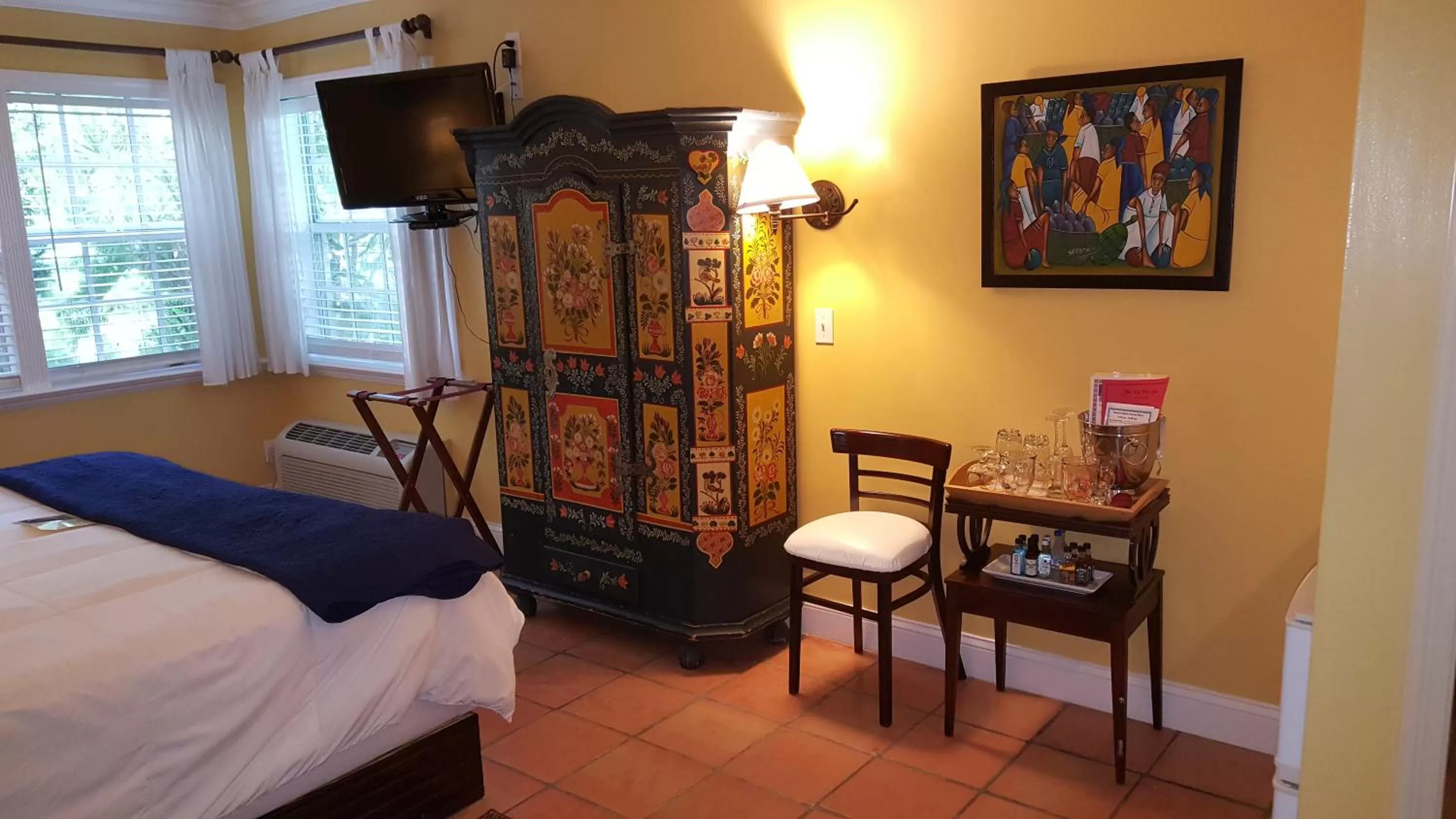 Photo of the whole room, Bed in The Caribbean Court Boutique Hotel