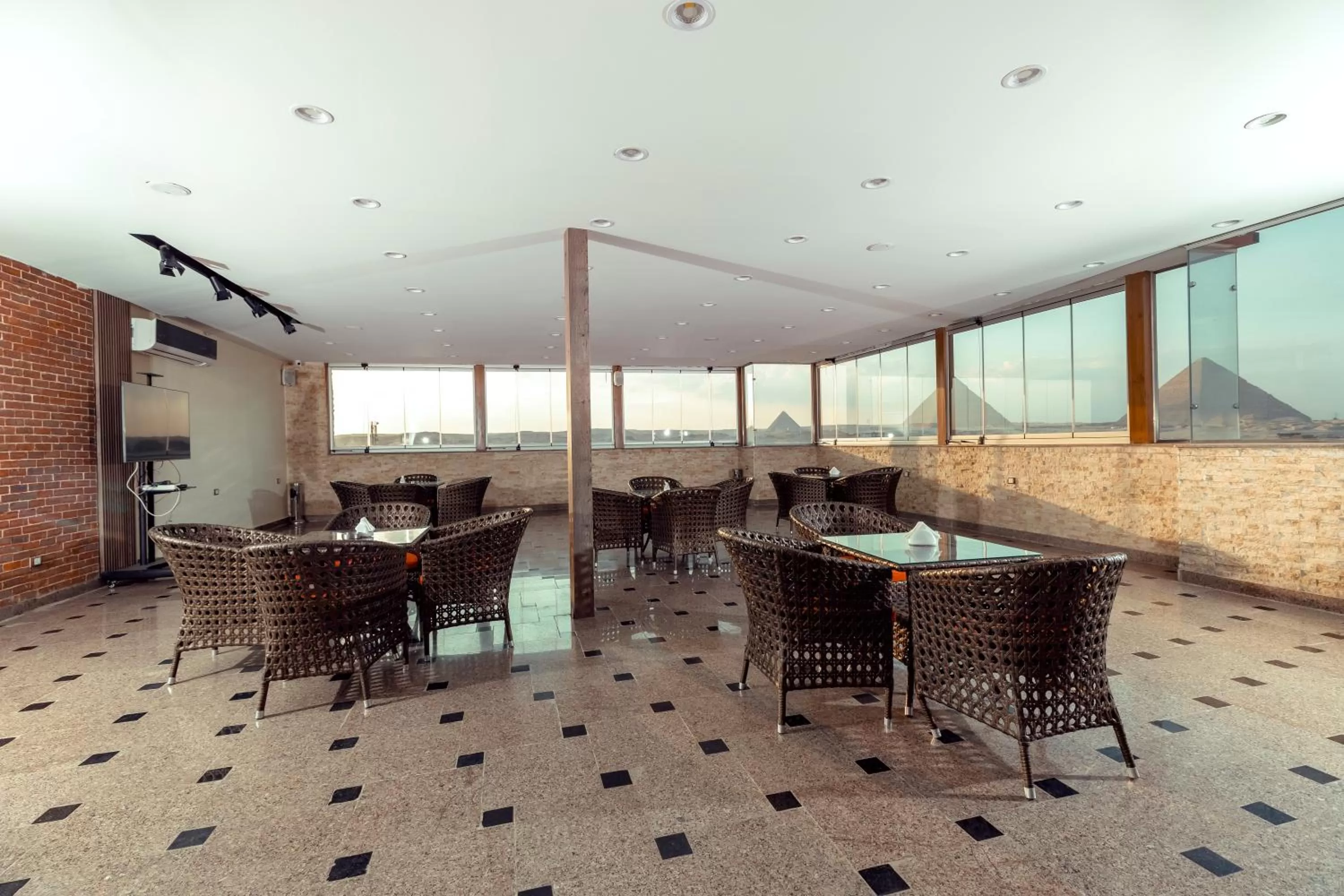 View (from property/room), Restaurant/Places to Eat in Brothers Pyramids View Hotel