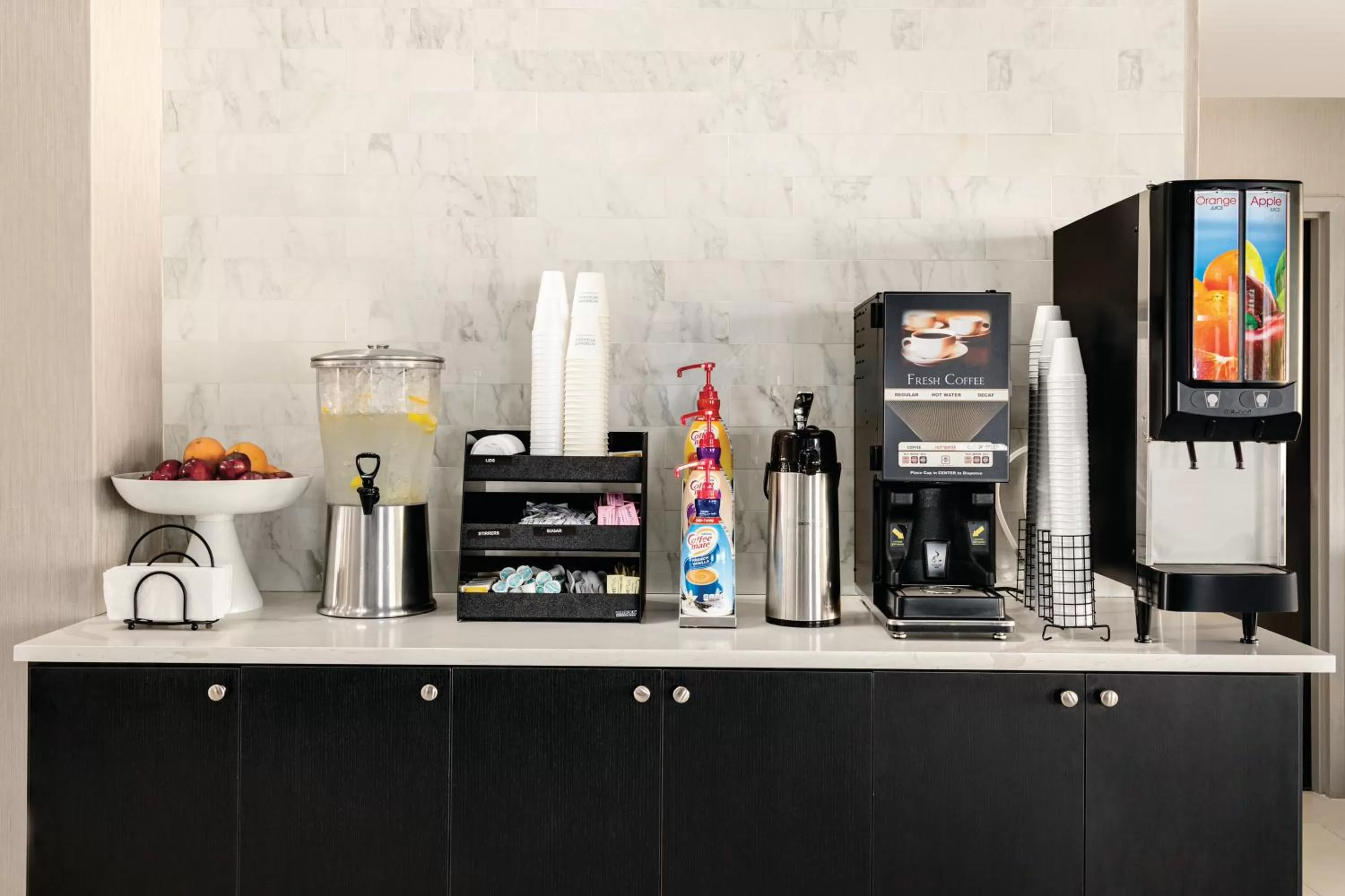Coffee/tea facilities in La Quinta inn & suites by Wyndham Dothan