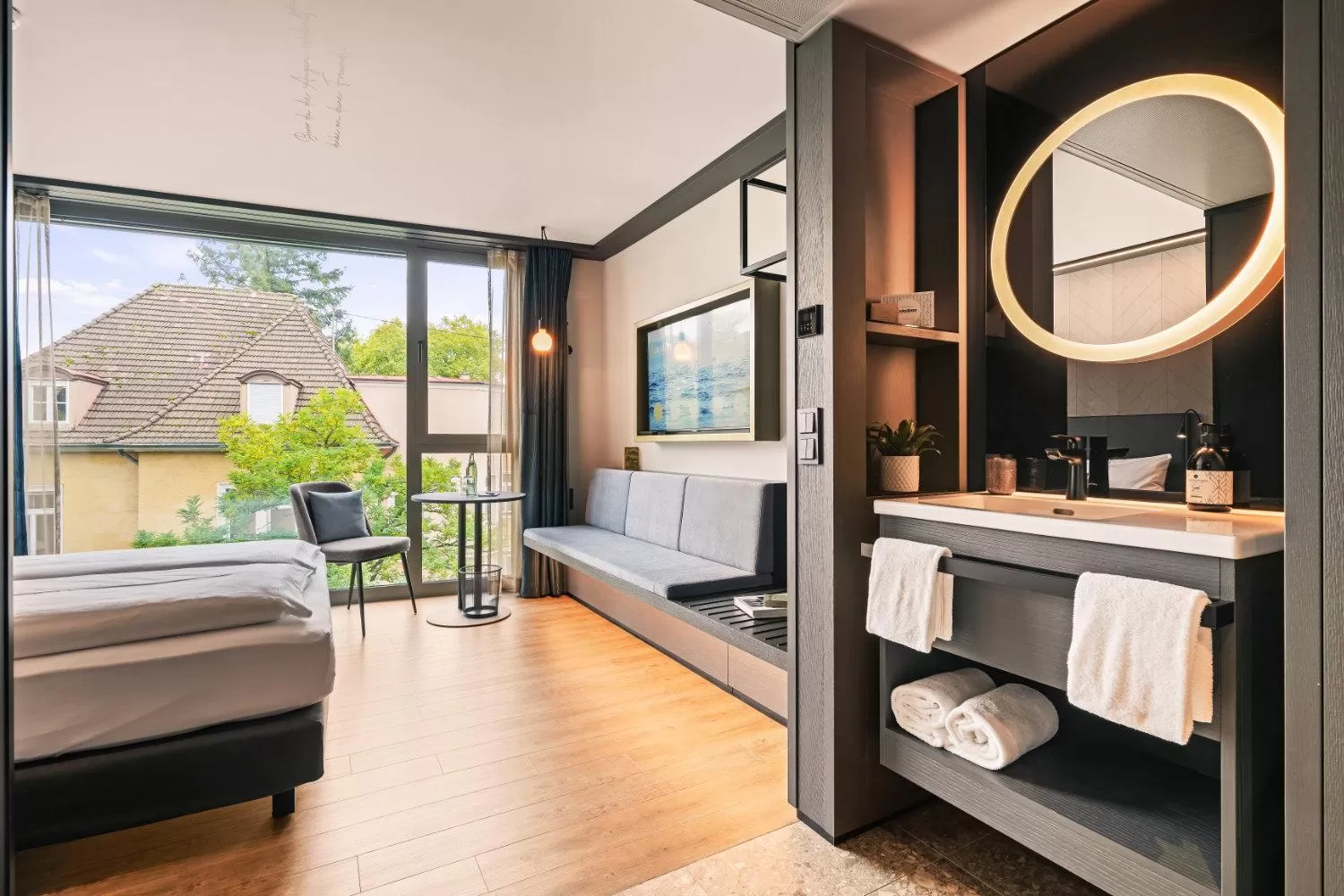 Photo of the whole room, Bathroom in Lukullum