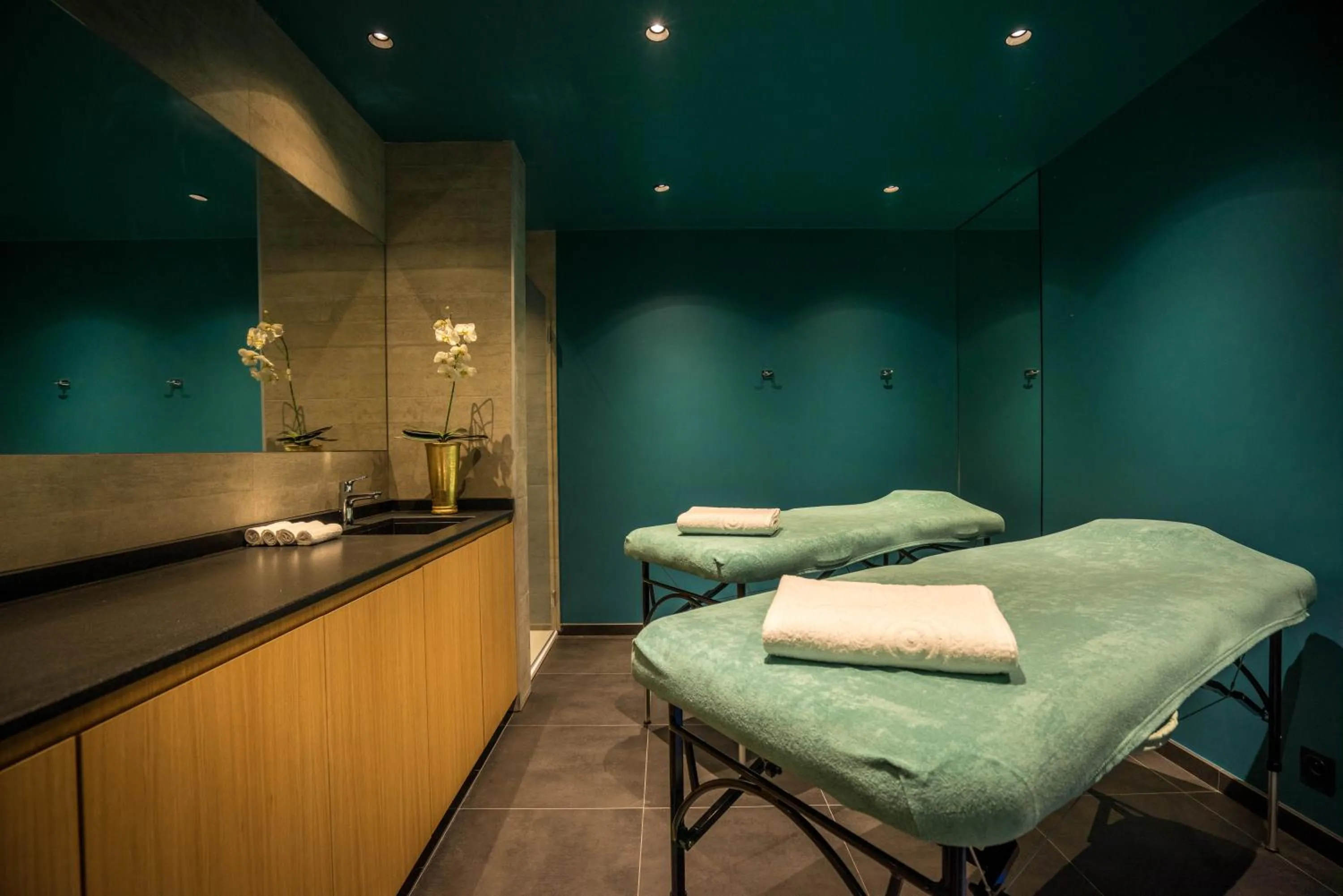 Massage in Best Western Plus Hostellerie Du Vallon