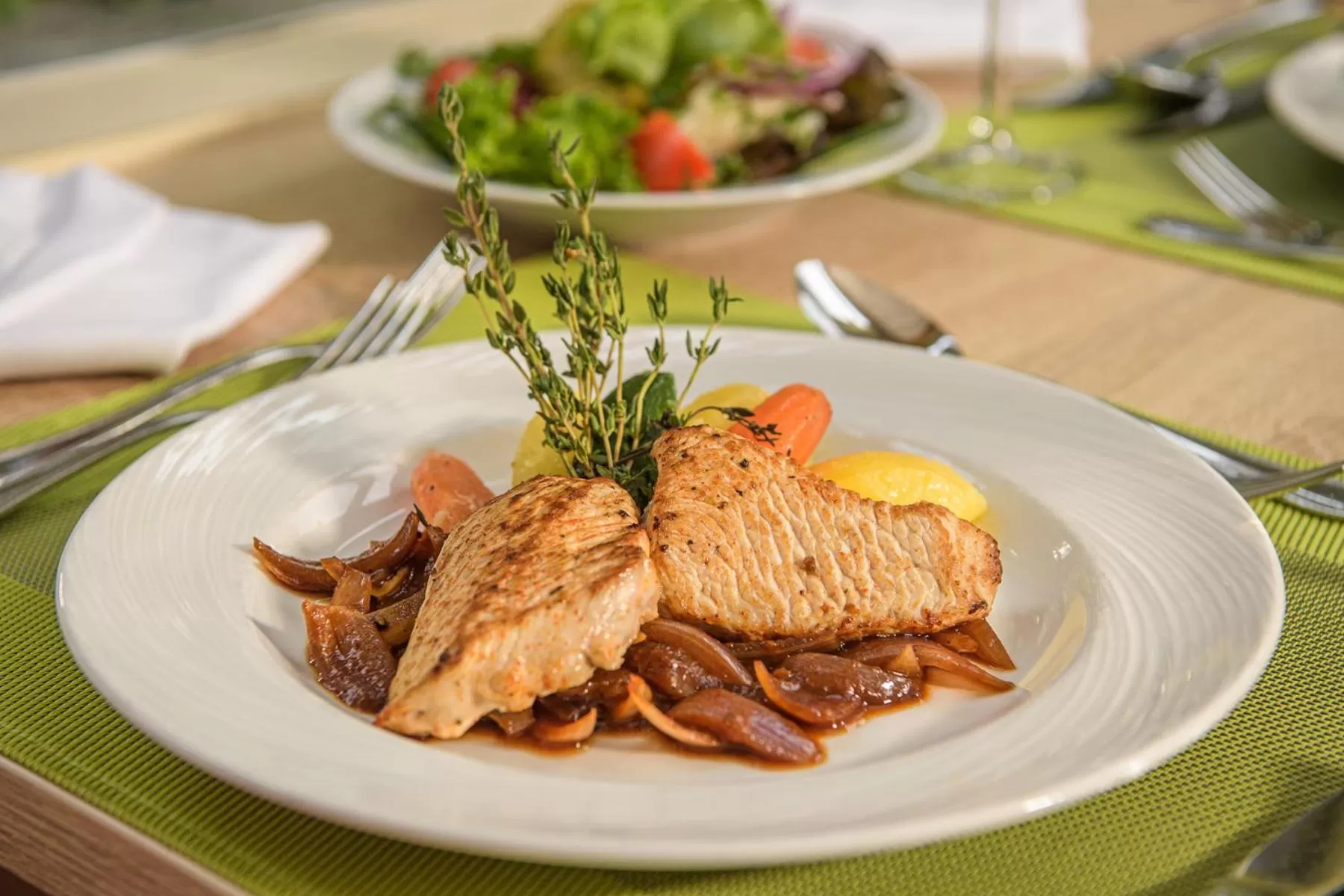 Restaurant/places to eat in Johannesbad Hotel Palace