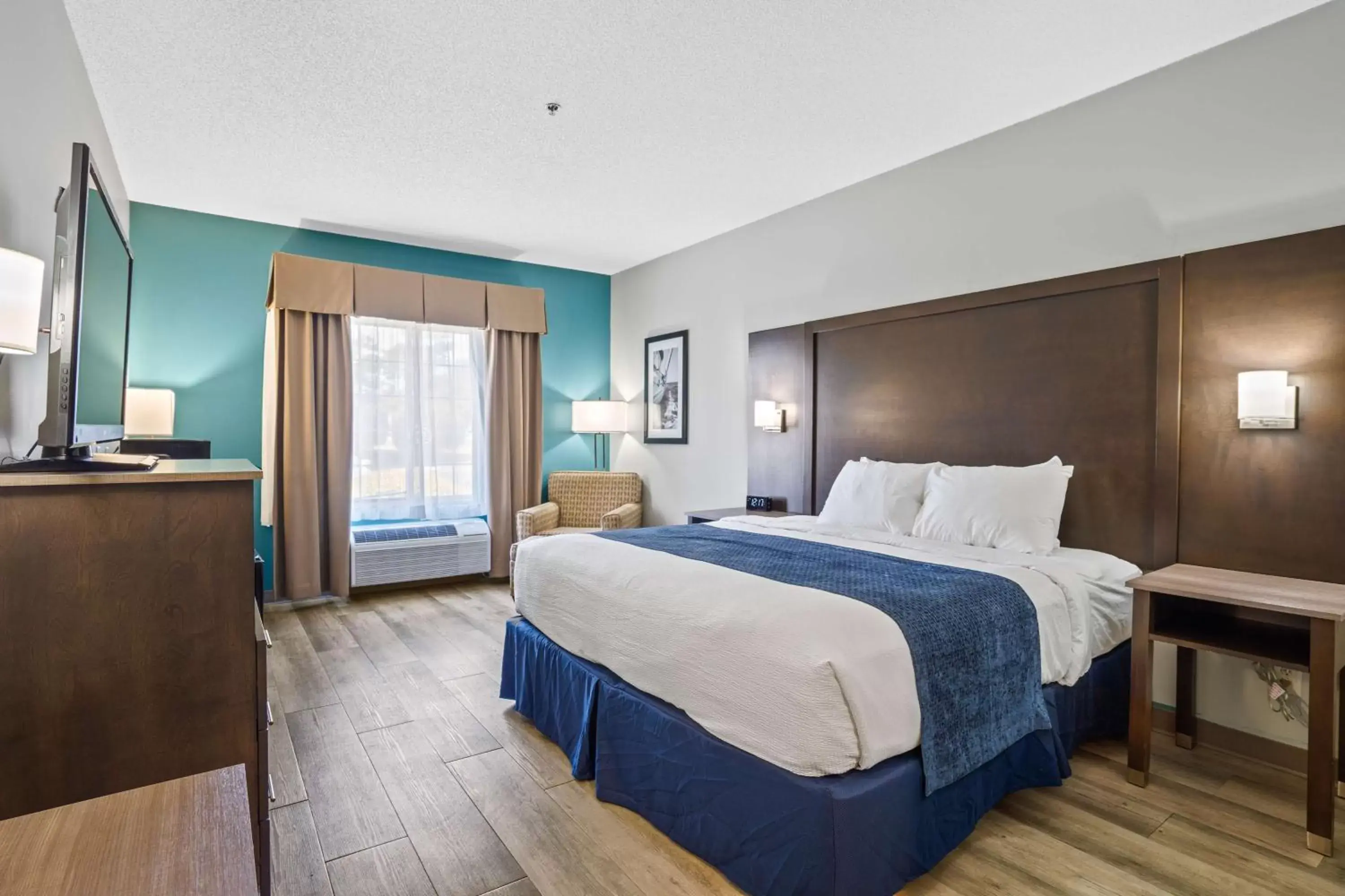 King Room with Roll-In Shower - Disability Access in Blue Water Inn & Suites BW Signature Collection King Room with Roll-In Shower - Disability Access in Blue Water Inn & Suites BW Signature Collection