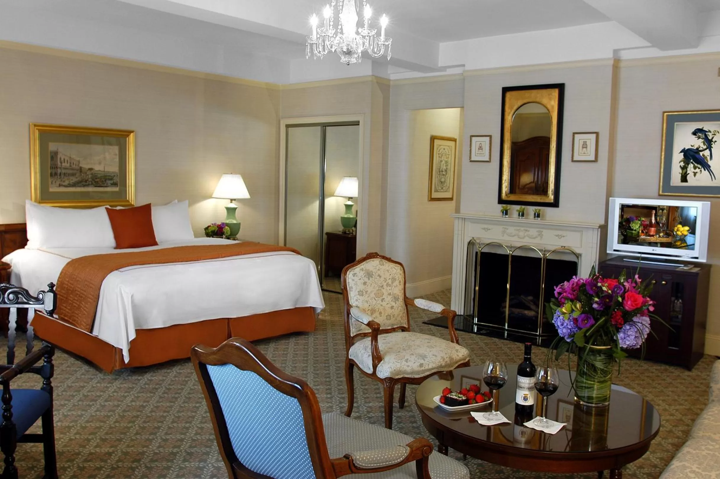 Photo of the whole room in Hotel Elysee by Library Hotel Collection