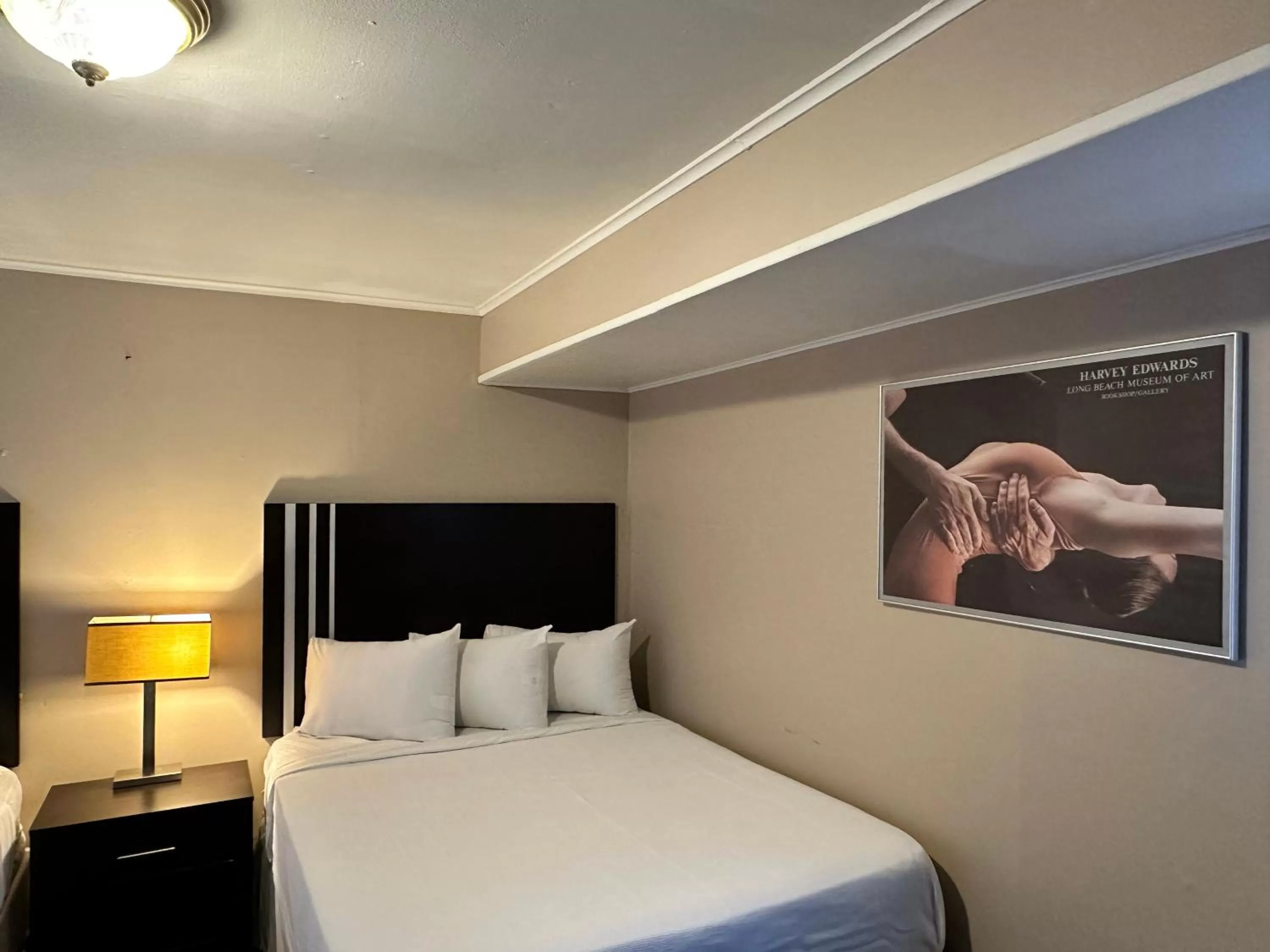 Bed in Community Court Motel