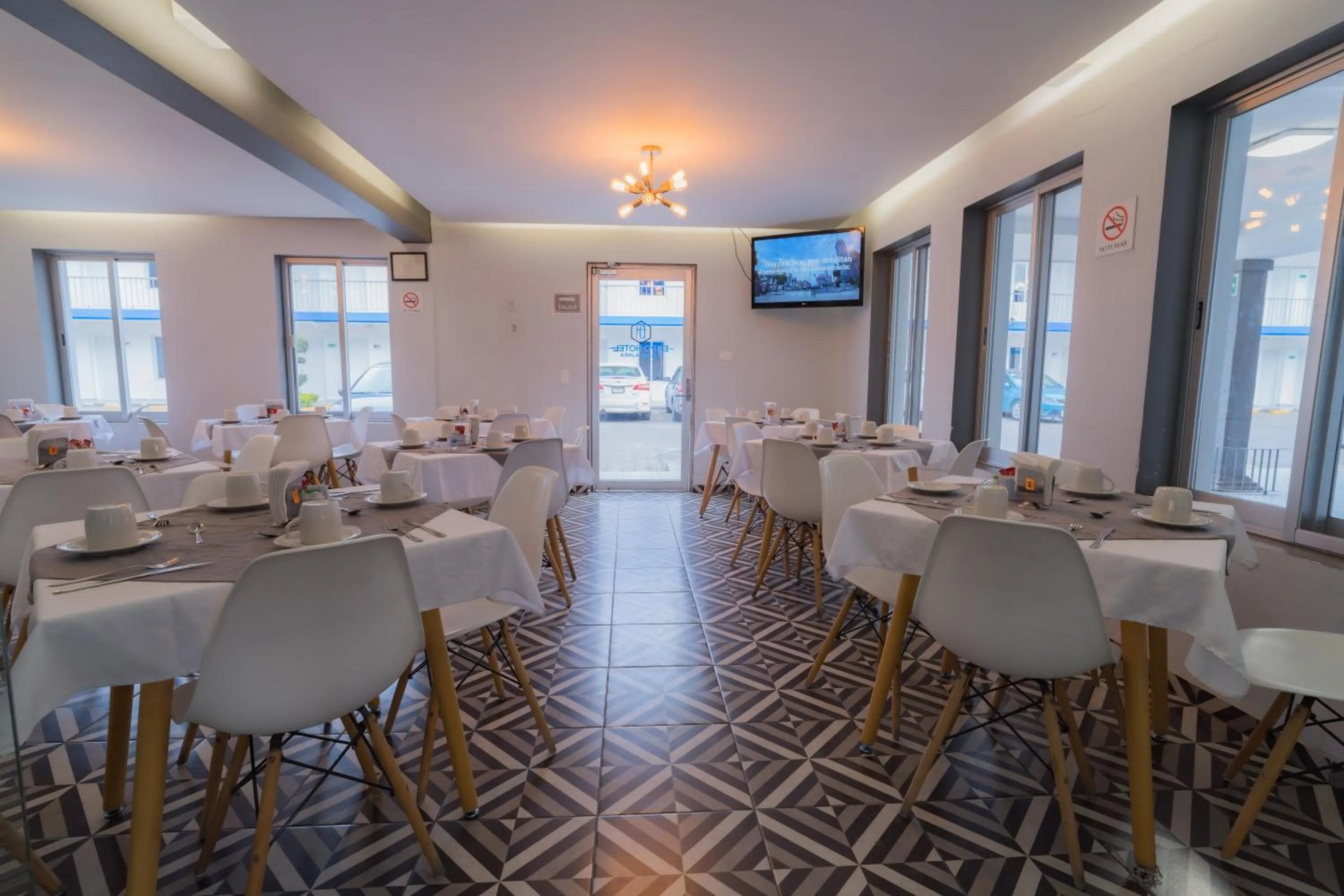 Restaurant/places to eat in Expo Hotel Guadalajara - Zona Expo frente al Centro de Convenciones