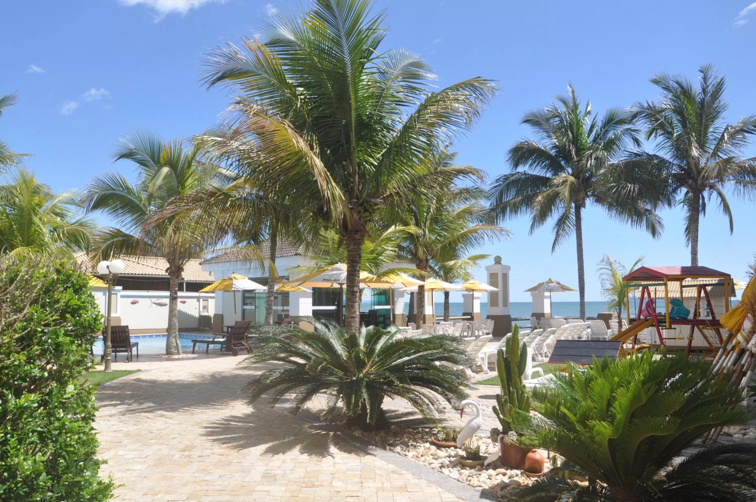 Garden, Property Building in Golfinhos Apart Hotel