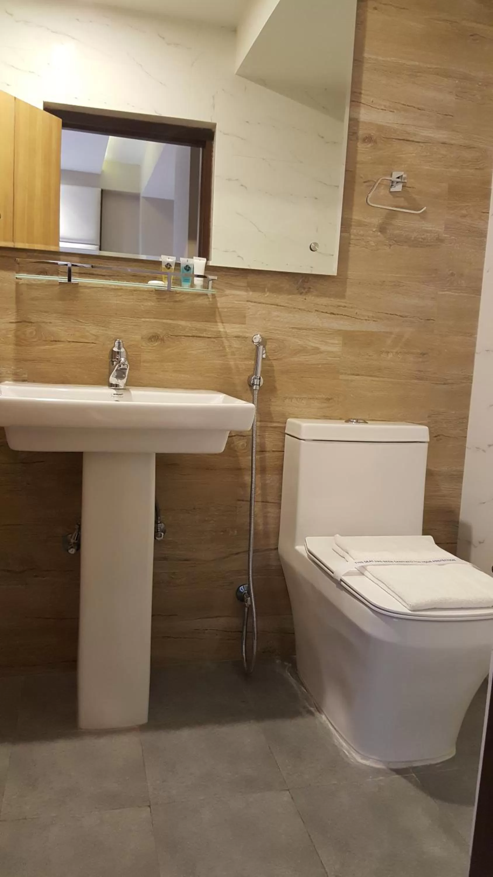 Shower in Hotel Bihani