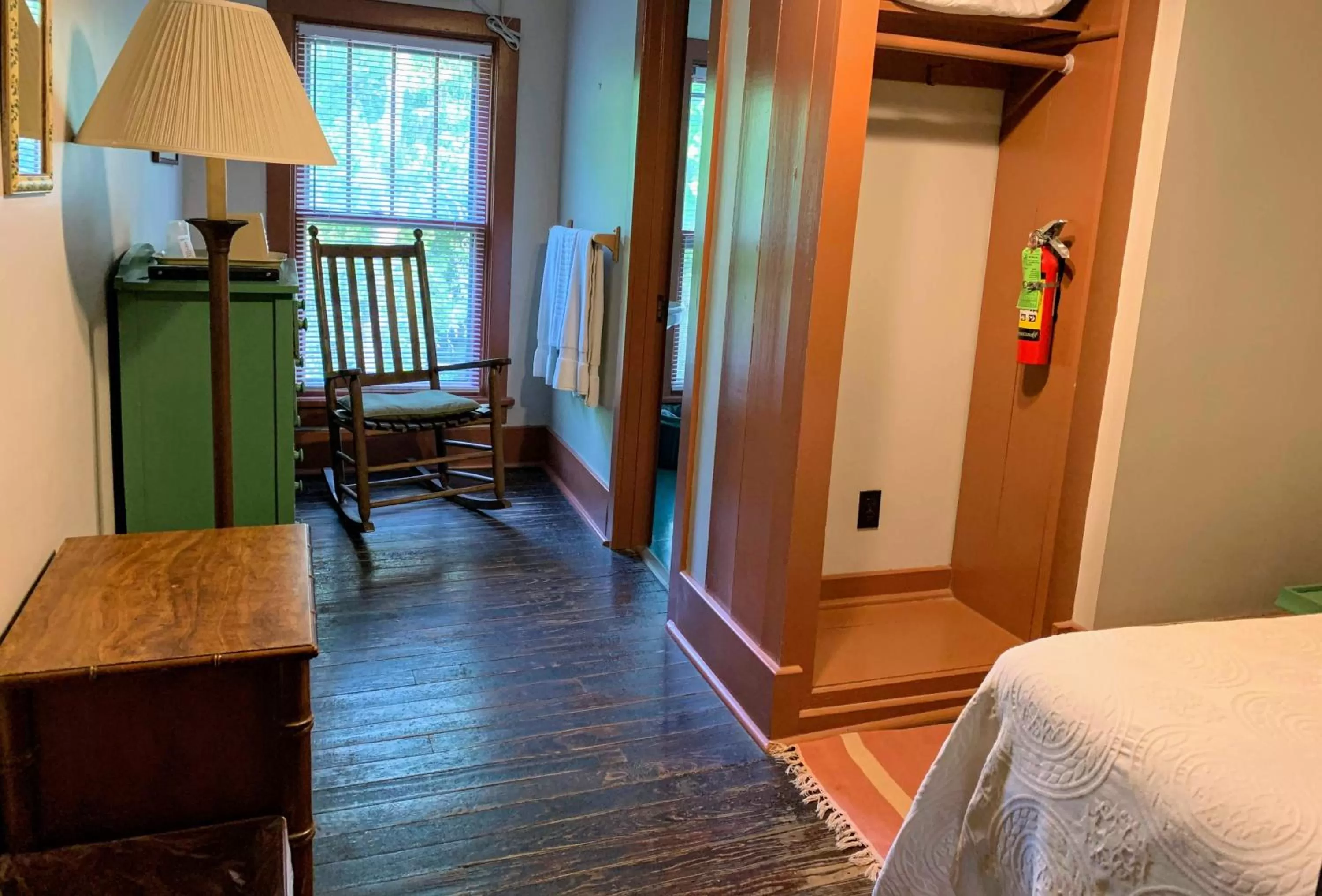 Seating area in Lakeside Inn