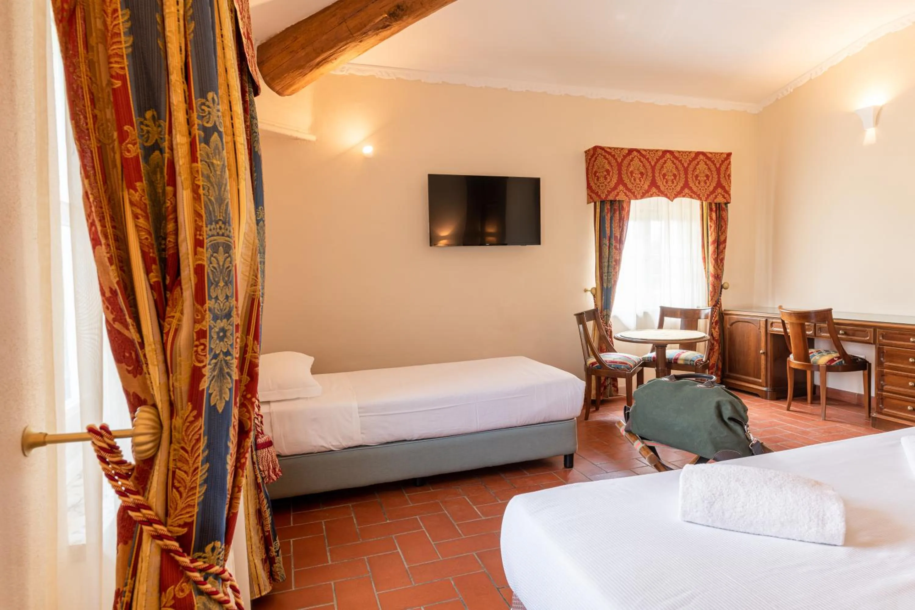 Photo of the whole room, Bed in Hotel Villa San Michele