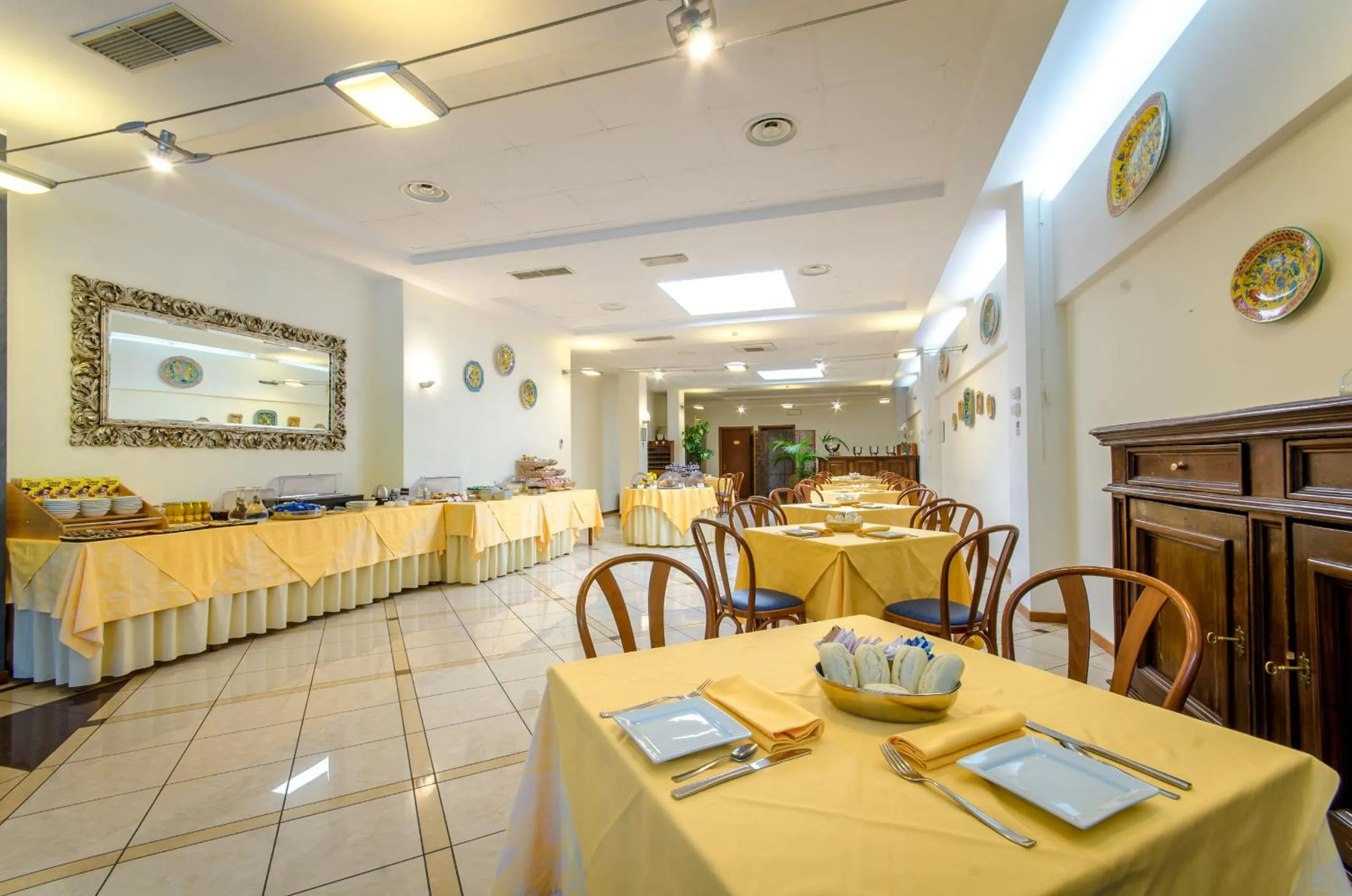 Restaurant/places to eat in Hotel Federico II