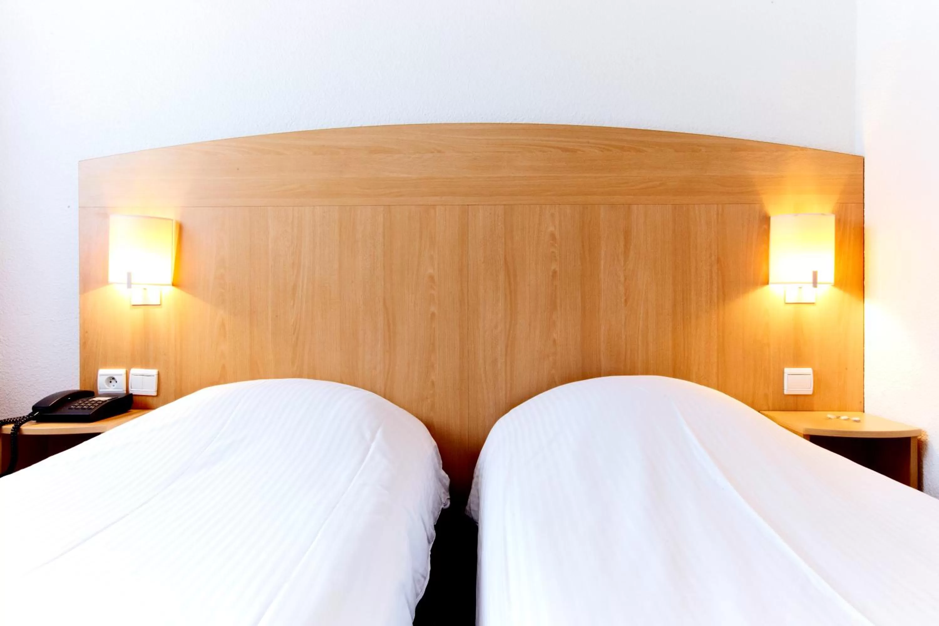 Bed in The Originals City, Hôtel La Maison de Lise, Mulhouse Illzach