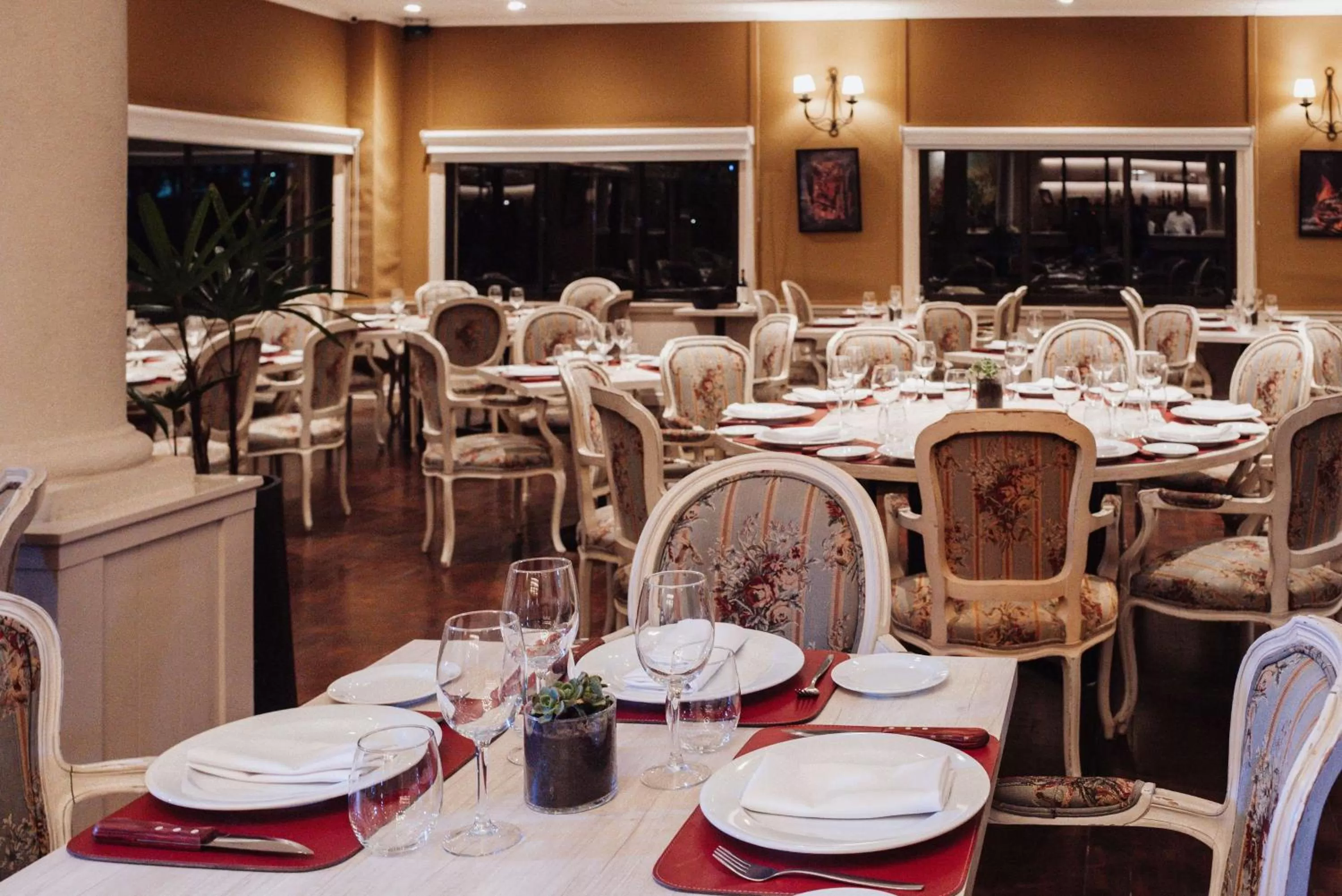 Restaurant/places to eat in Hilton Pilar