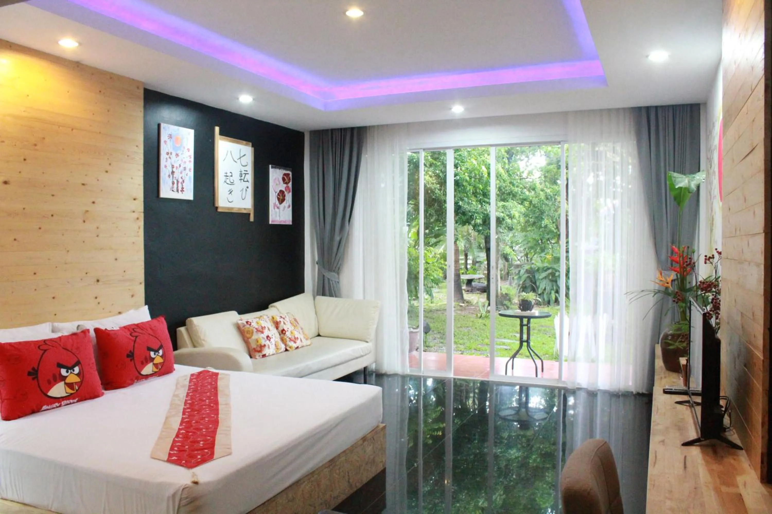 Garden, Bed in Eat n Sleep