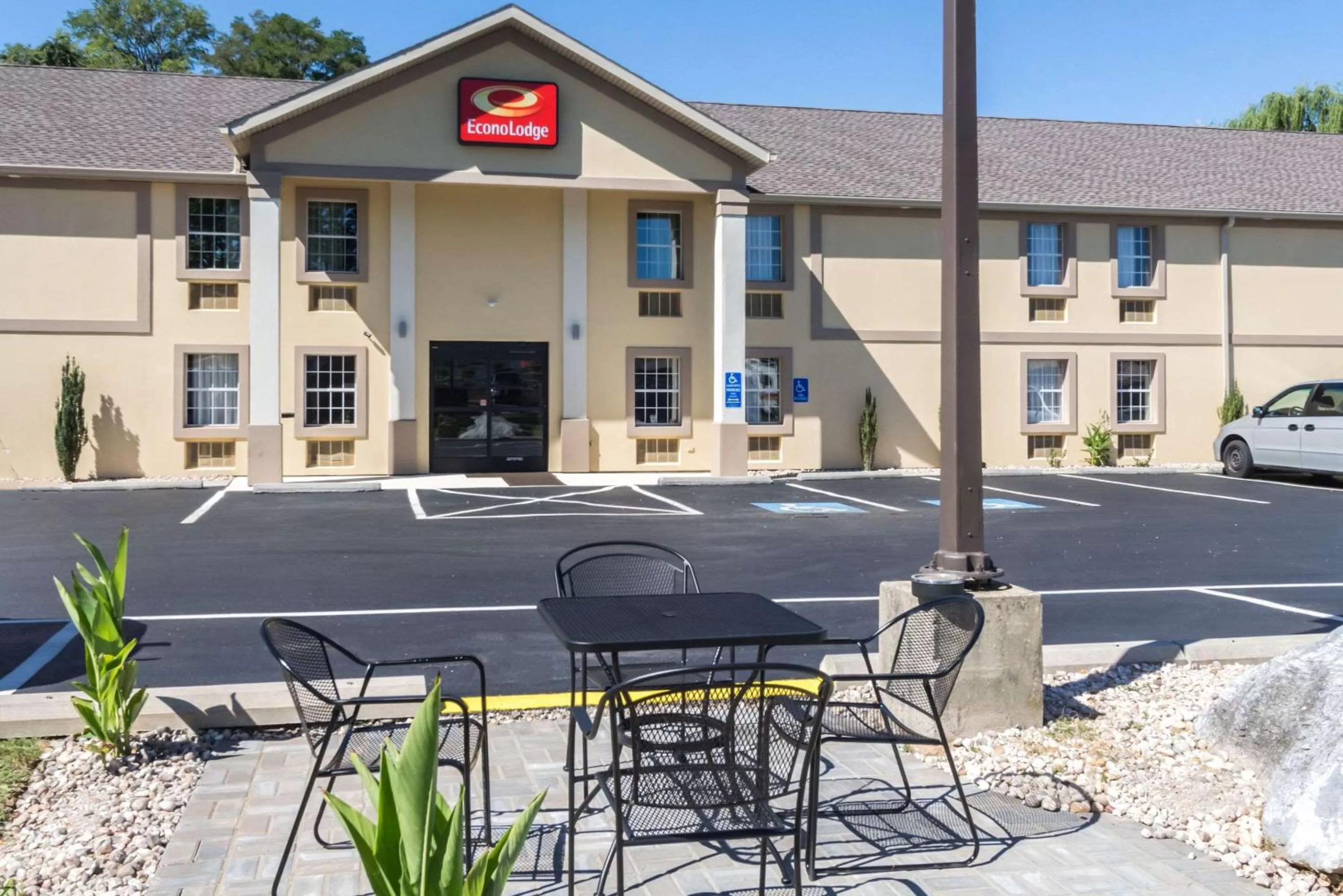Property building in Econo Lodge Harrisburg - Southwest of Hershey Area