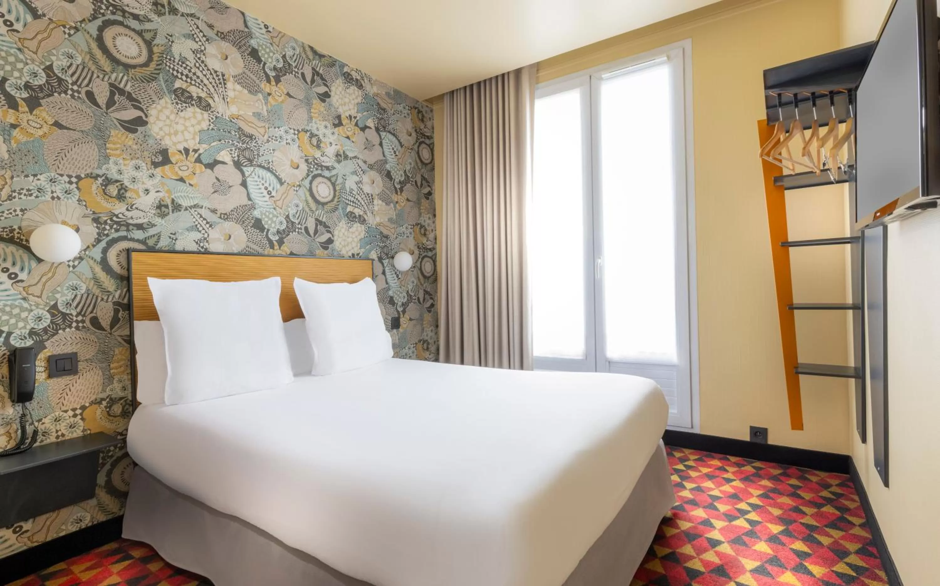 Bed in Libertel Canal Saint Martin