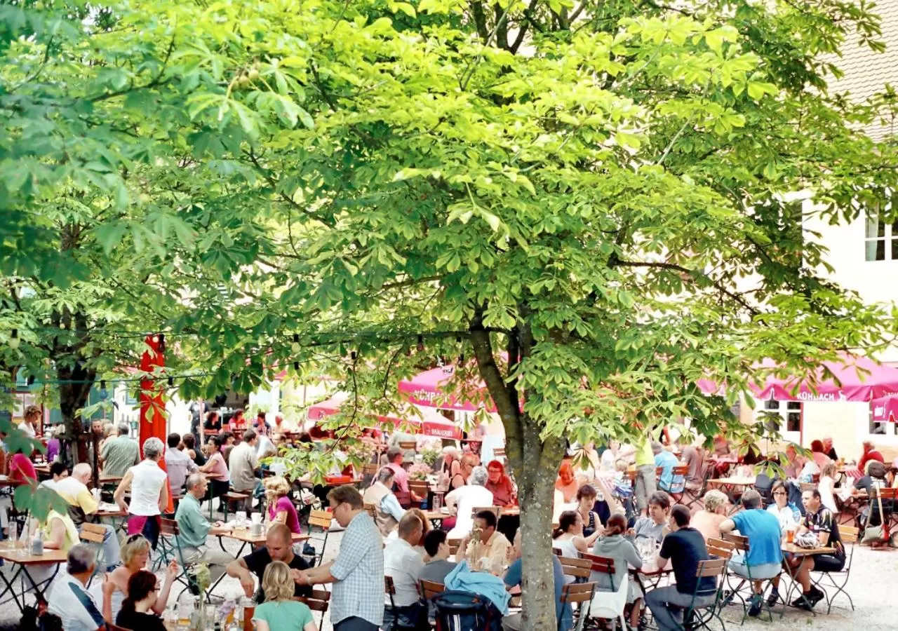 People in Naturschlosshotel Blumenthal