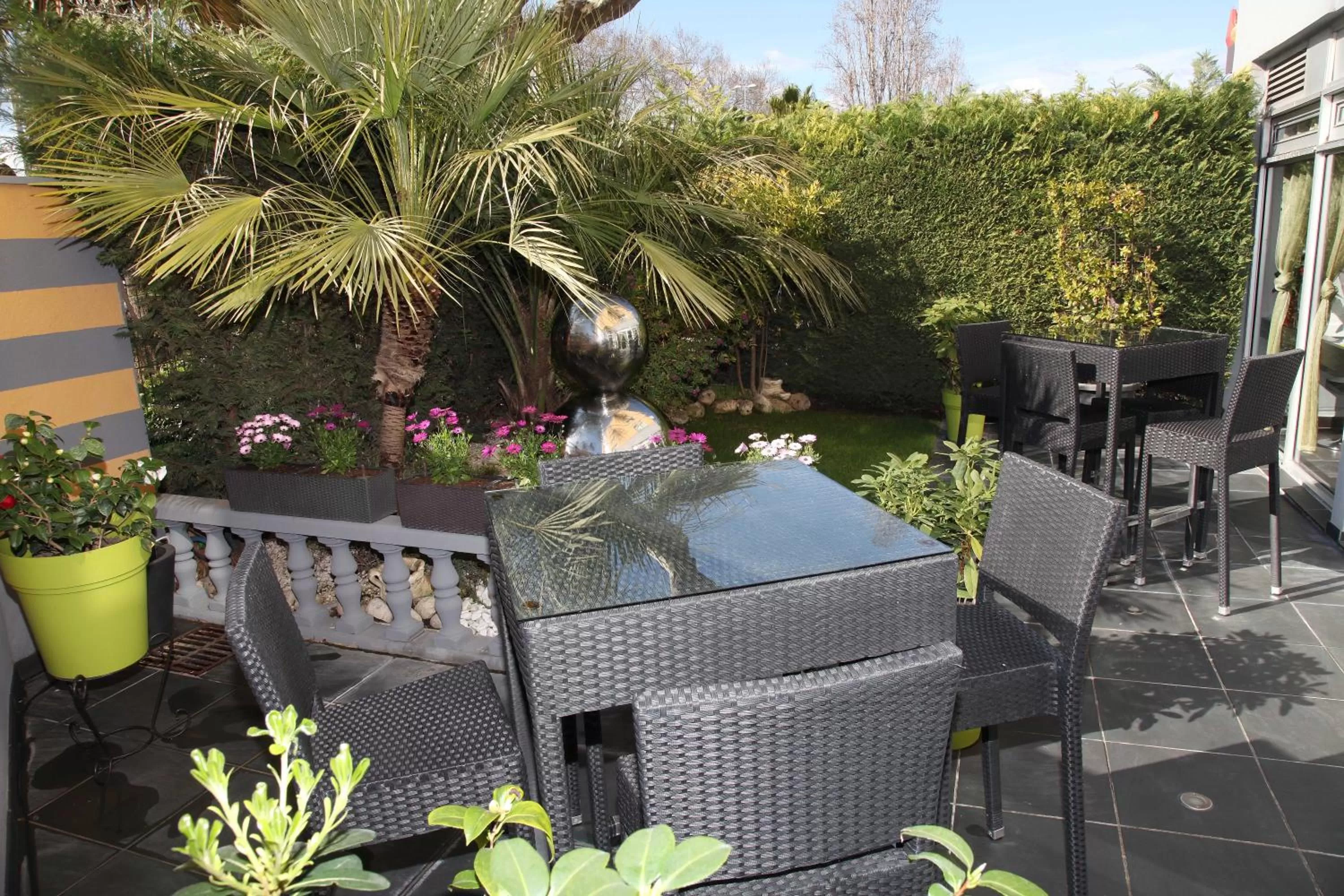 Patio in Hotel Ibis Budget Nice Palais Nikaia