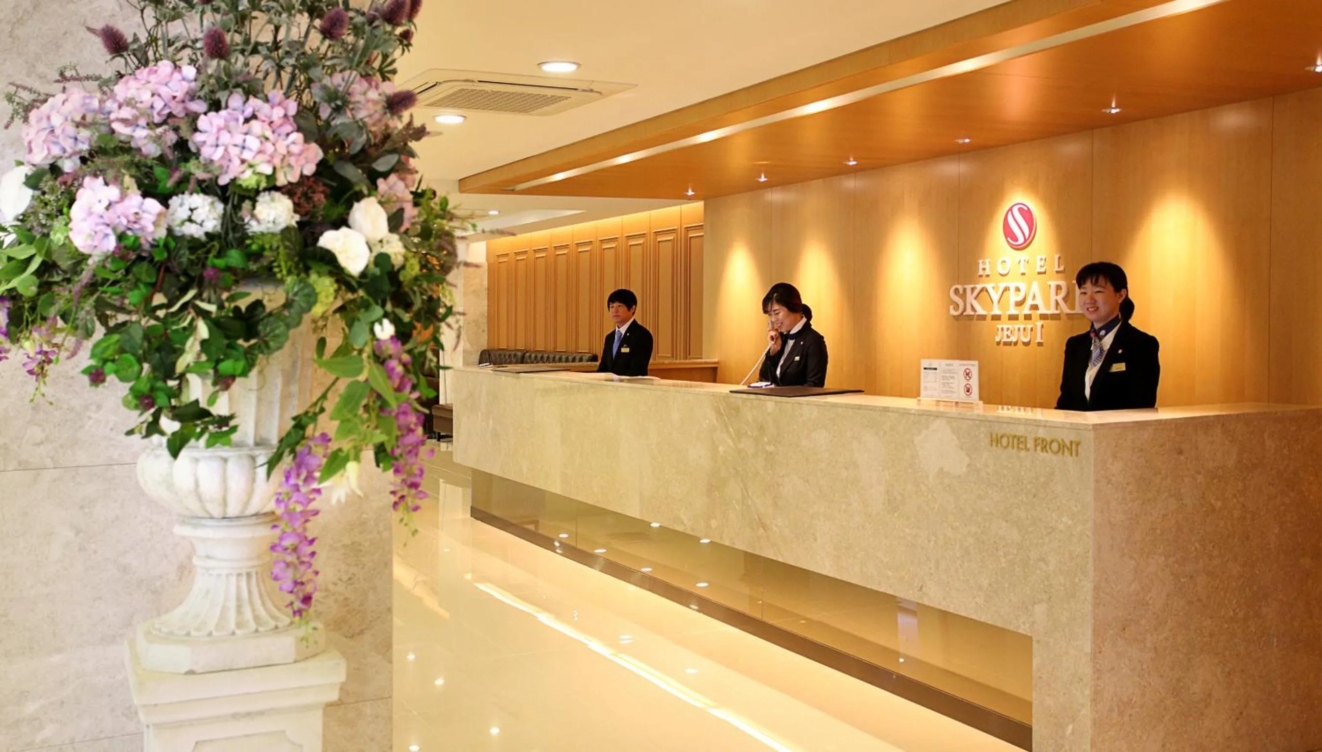 Lobby or reception in Hotel Skypark Jeju 1 Newly renovated