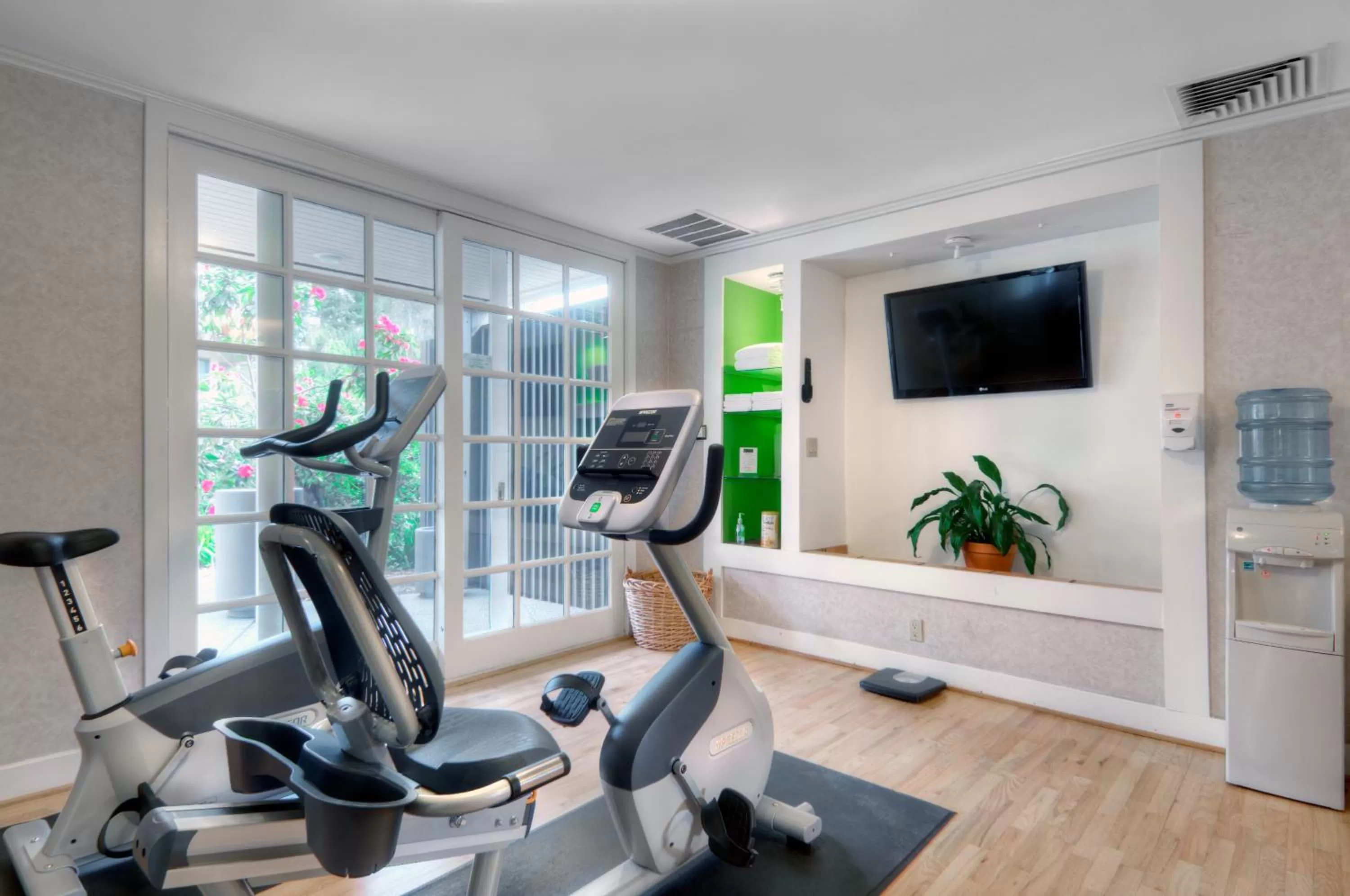 Fitness centre/facilities in Dinah's Garden Hotel