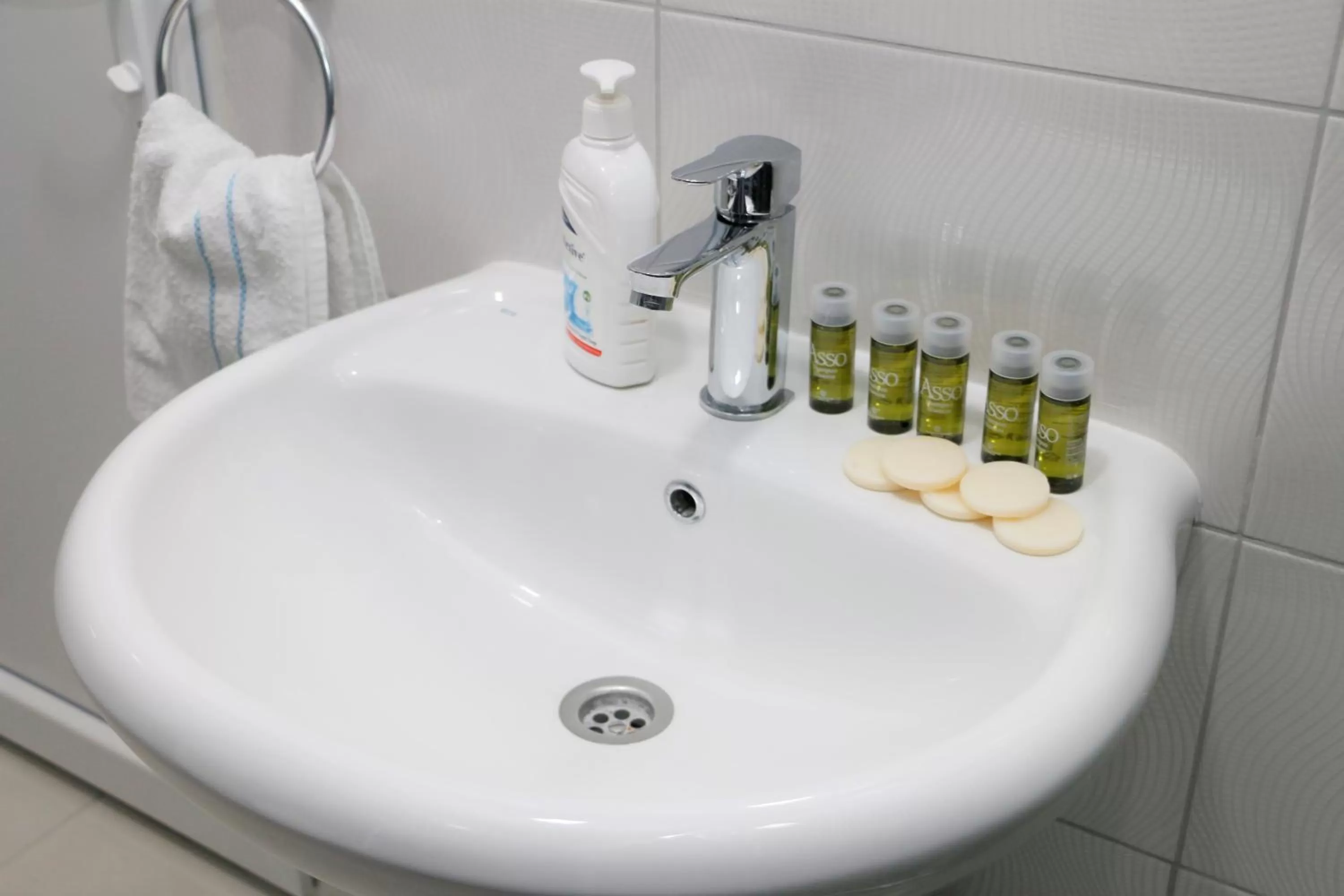 Shower, Bathroom in Hotel Old Konak