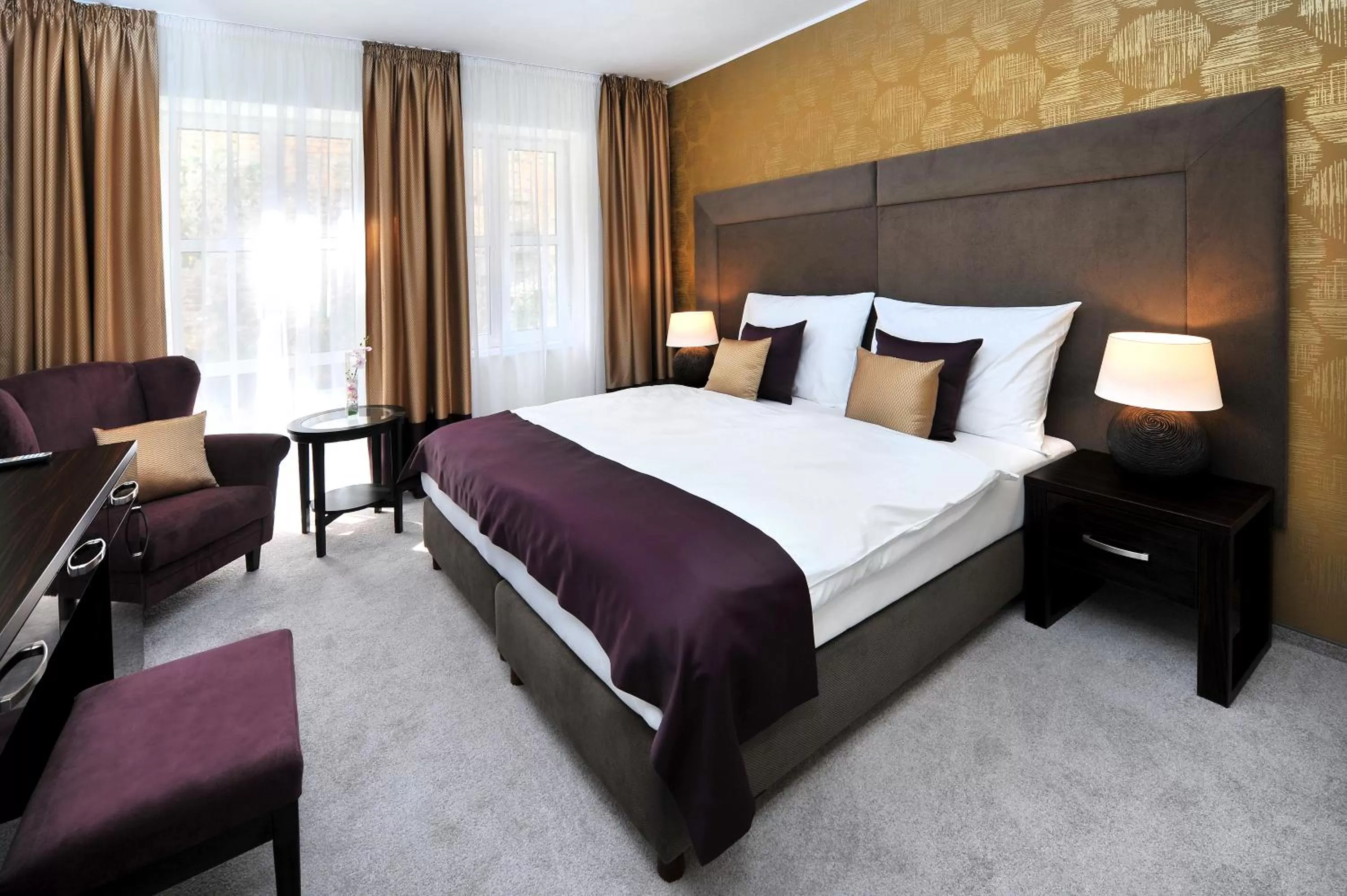 Decorative detail, Bed in APLEND CITY Hotel Perugia