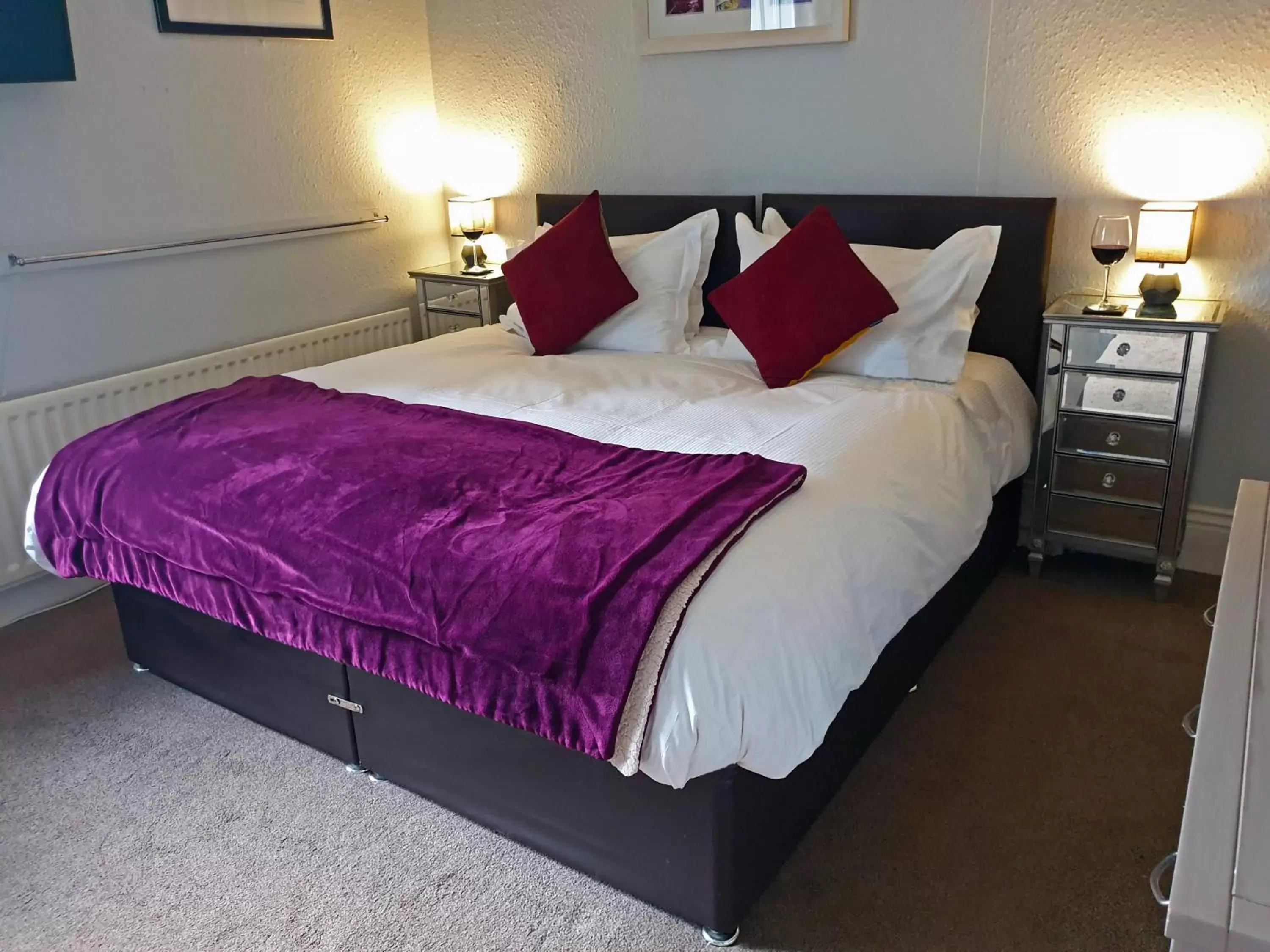 The Grouse Room (Pet Friendly) in The Clarendon Country Pub with rooms The Grouse Room (Pet Friendly) in The Clarendon Country Pub with rooms