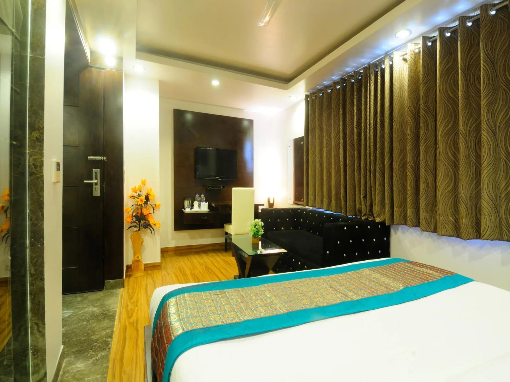 Bedroom, Bed in Hotel Elegance