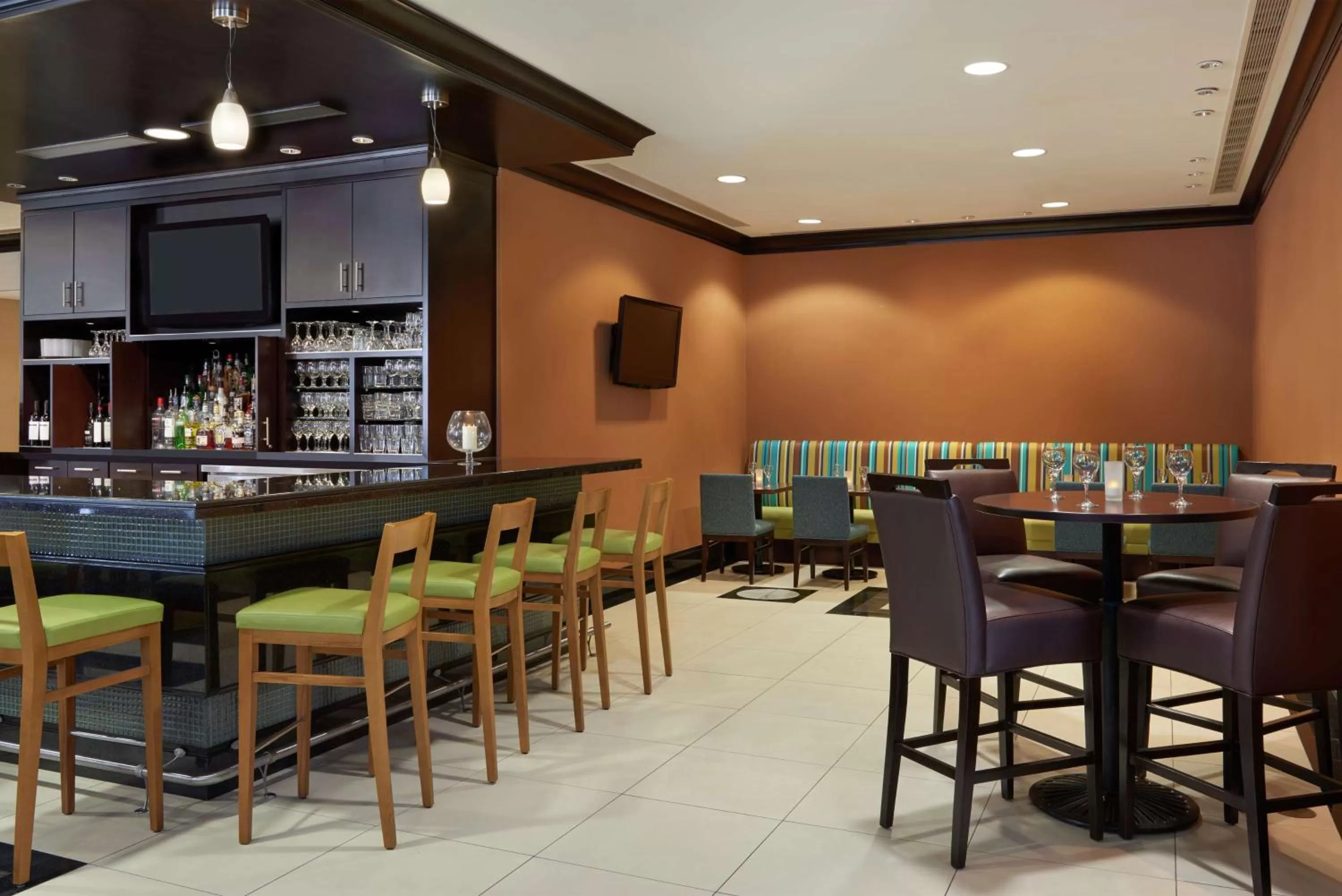 Restaurant/places to eat in Hilton Garden Inn Toronto Airport West/Mississauga