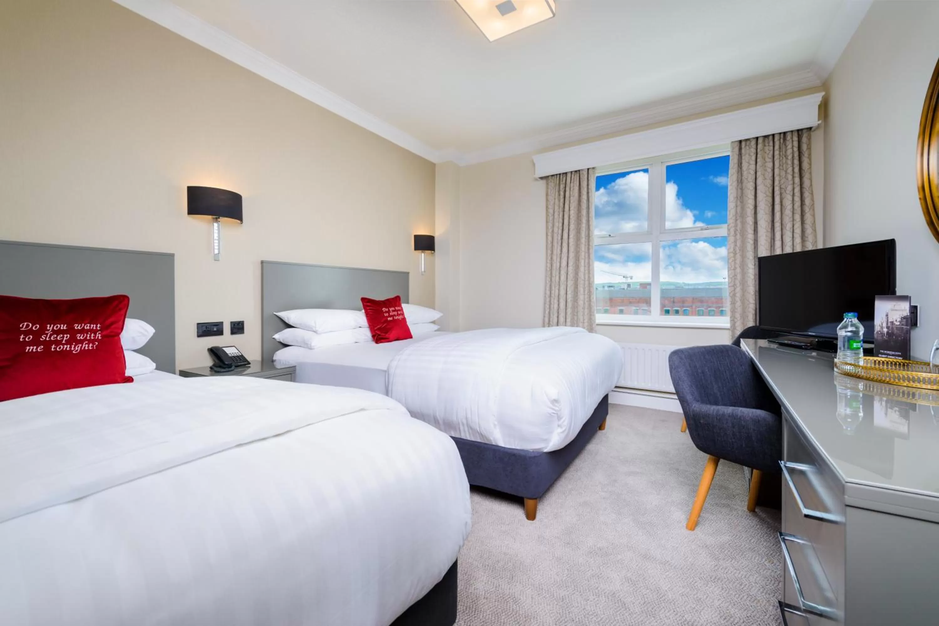 Bedroom, Bed in The Metropole Hotel Cork