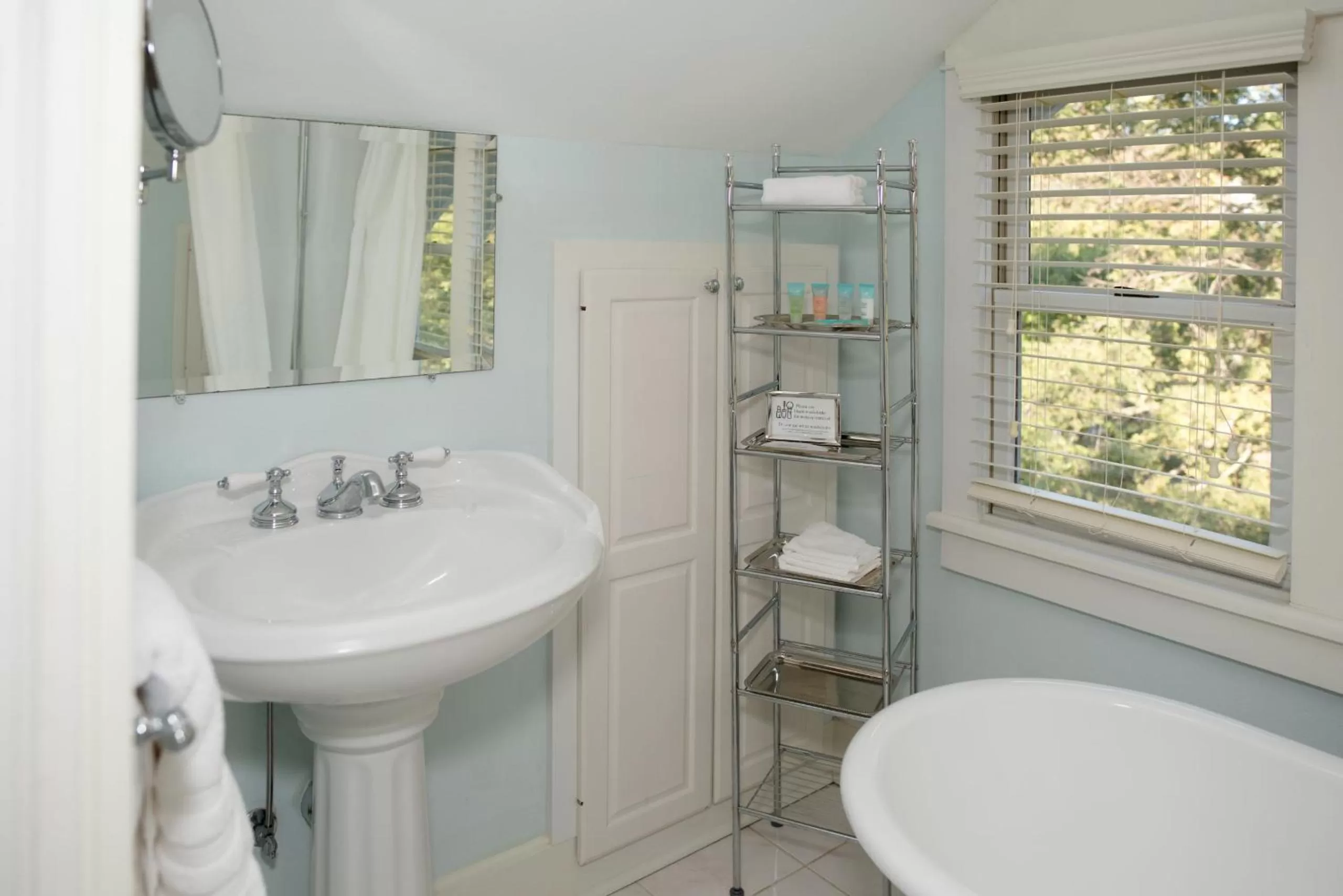 Bathroom in Dickson Street Bed & Breakfast