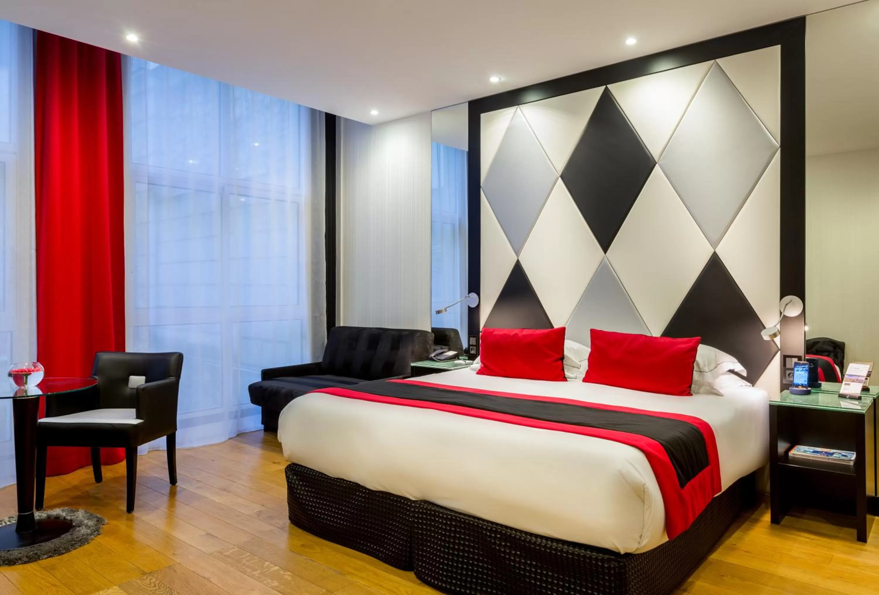 Bed in L'Empire Paris - Louvre