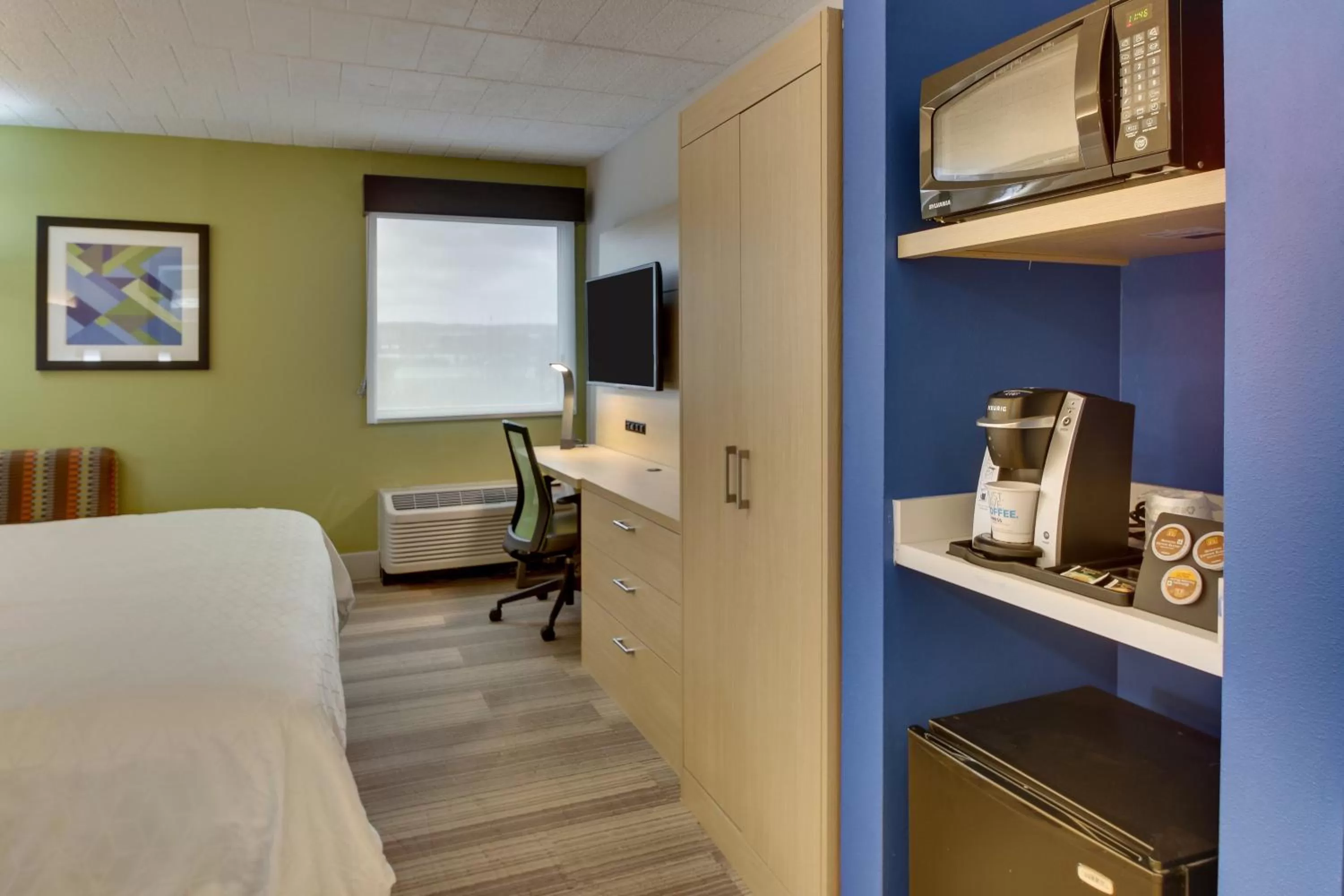 Photo of the whole room, Bed in Holiday Inn Express Pittston - Scranton Airport by IHG