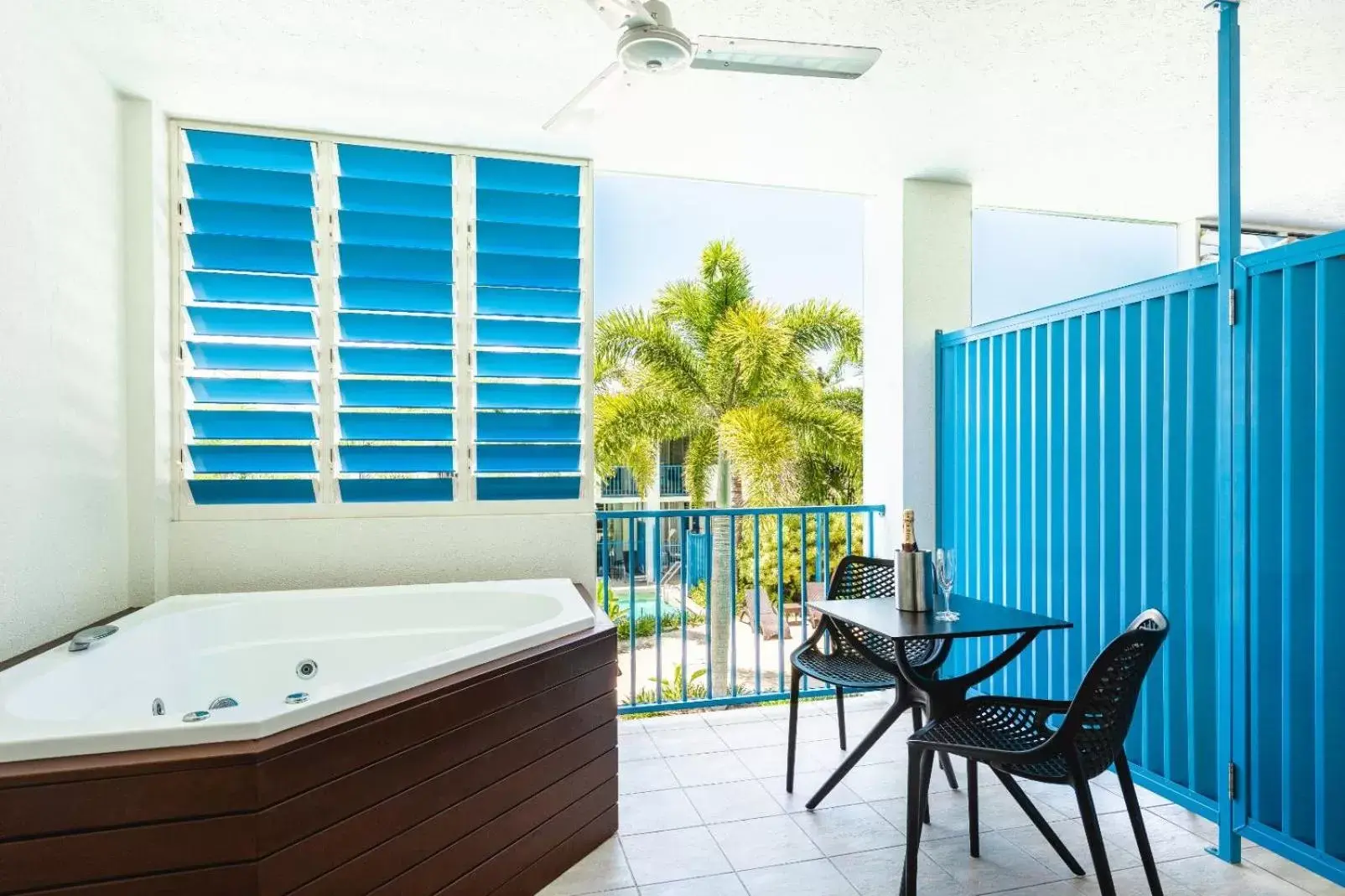 Three-Bedroom Apartment with Spa Bath in Silkari Lagoons Port Douglas Three-Bedroom Apartment with Spa Bath in Silkari Lagoons Port Douglas