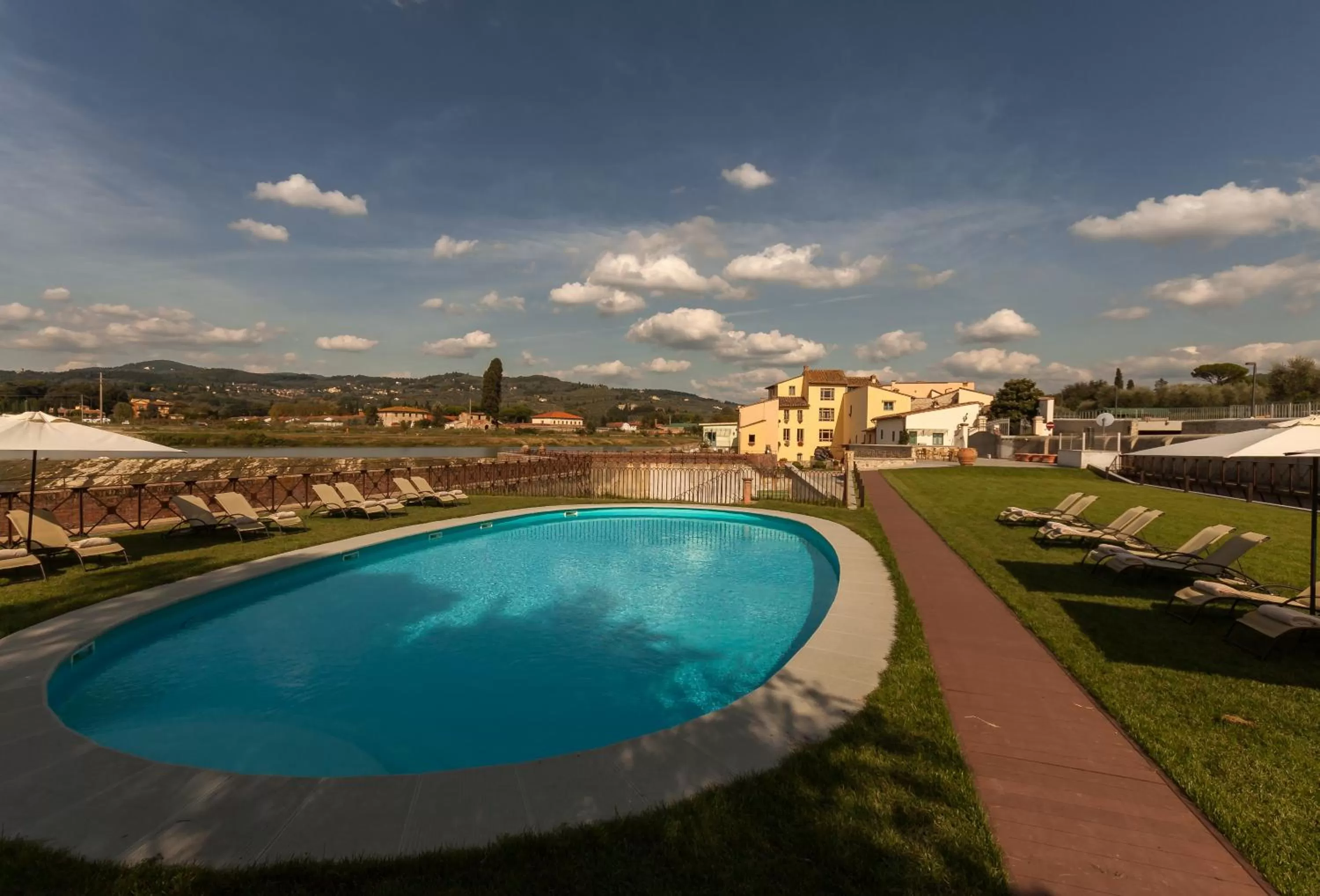 Swimming pool in Hotel Mulino di Firenze - WorldHotels Crafted
