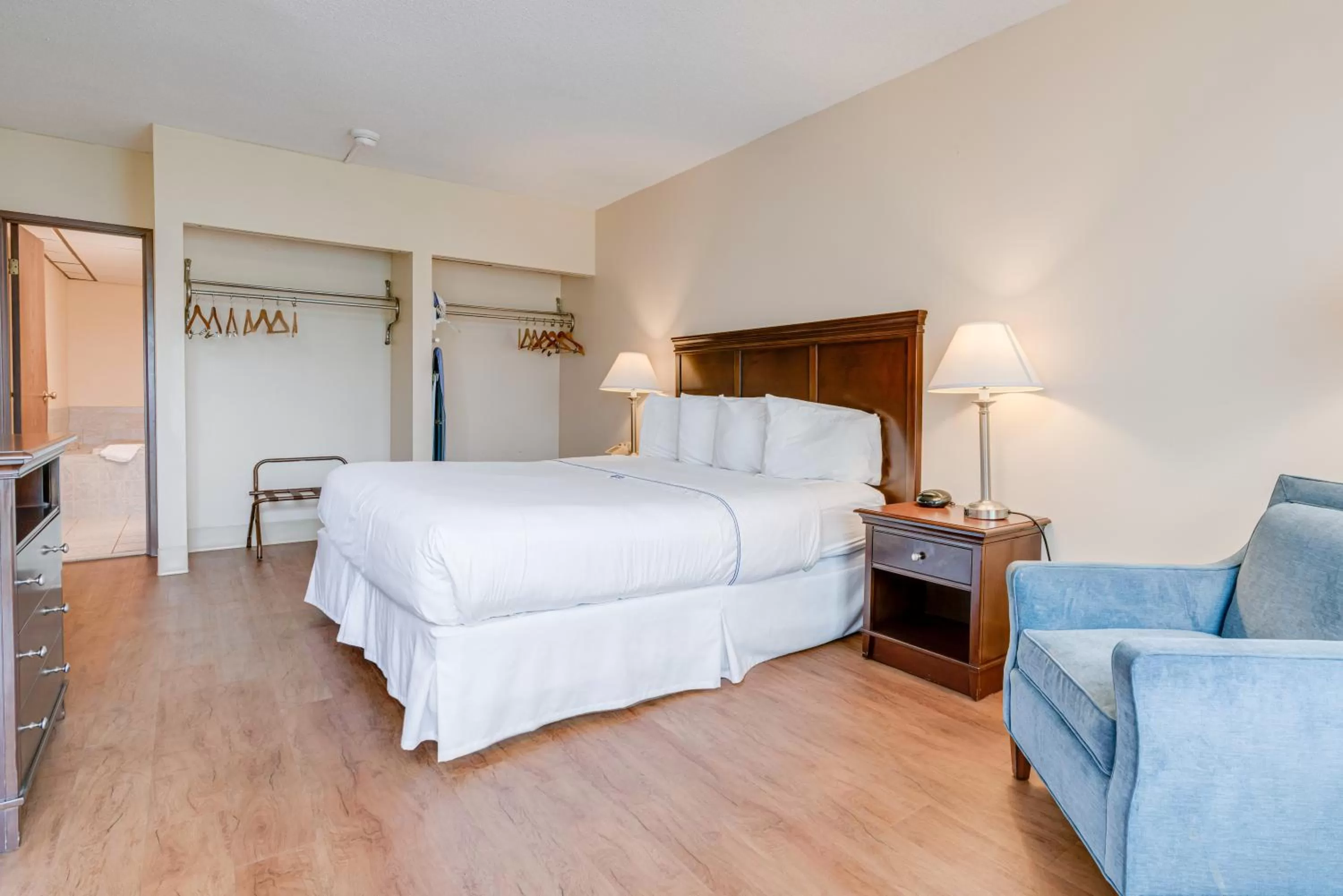 Bed in Bonnie Castle Resort & Marina