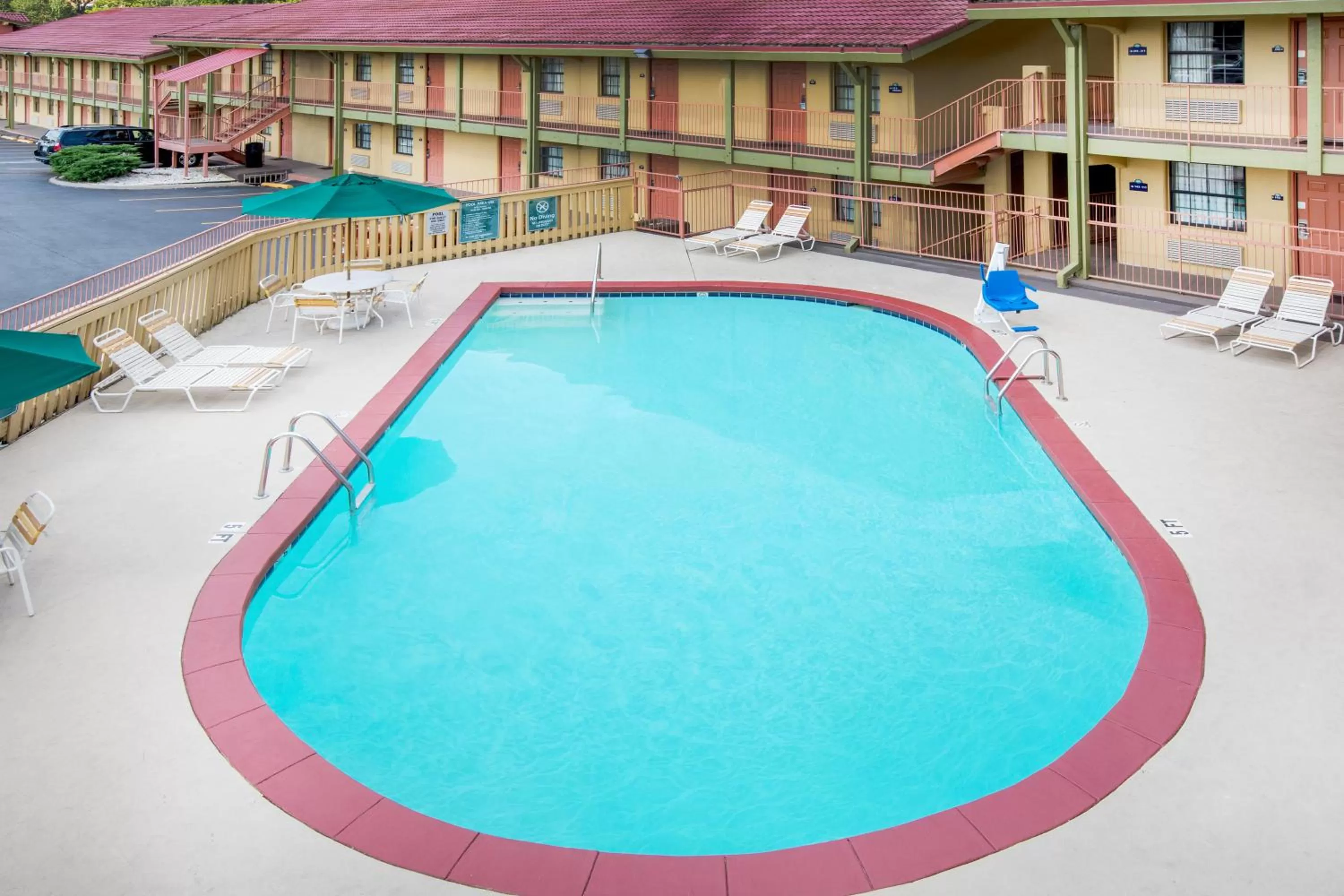 Swimming pool in Days Inn by Wyndham Little Rock/Medical Center