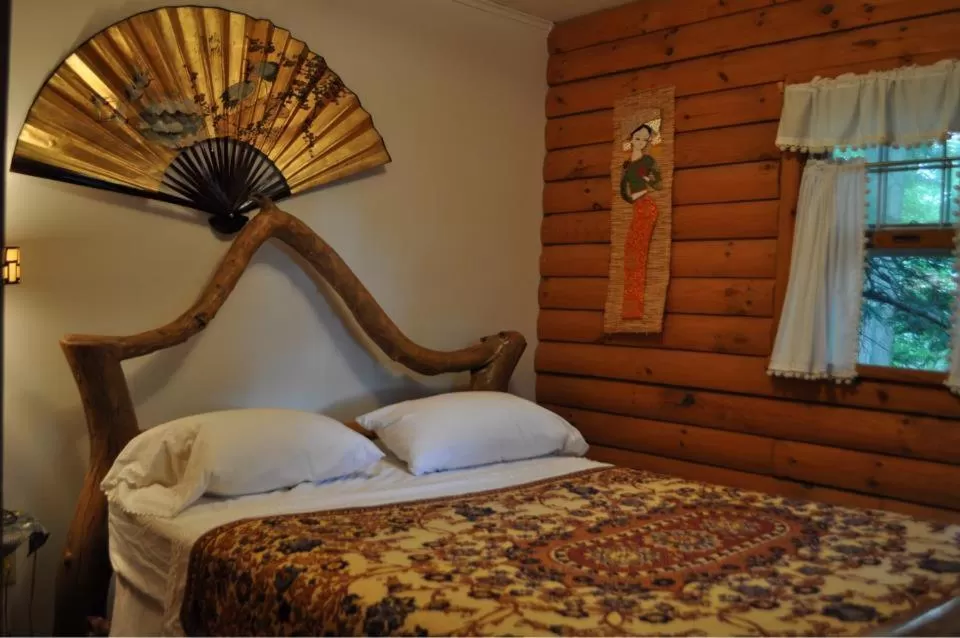 Bed in Log Country Inn Bed and Breakfast of Ithaca